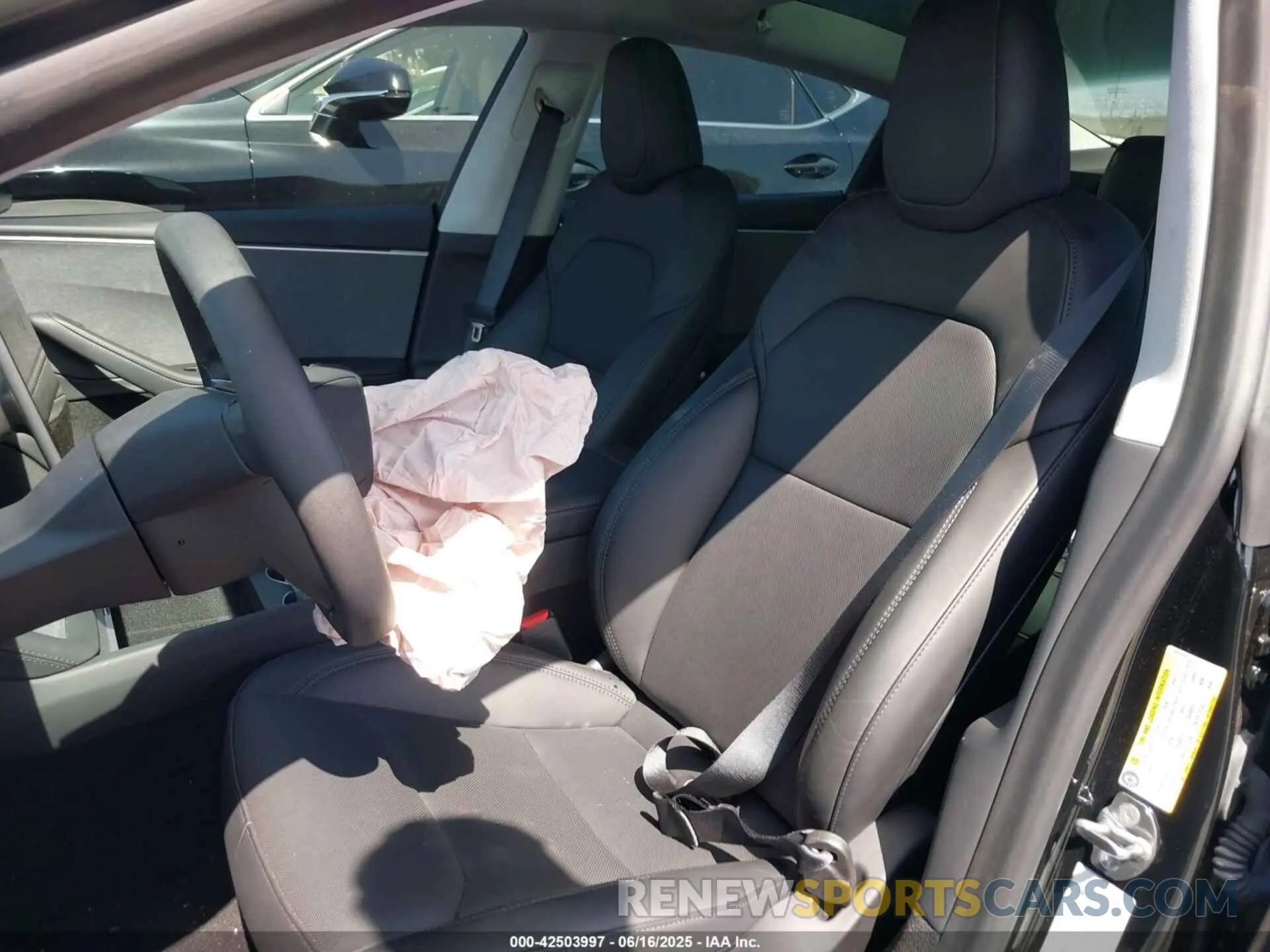 21 Photograph of a damaged car 5YJ3E1EA1RF821113 TESLA MODEL 3 2024