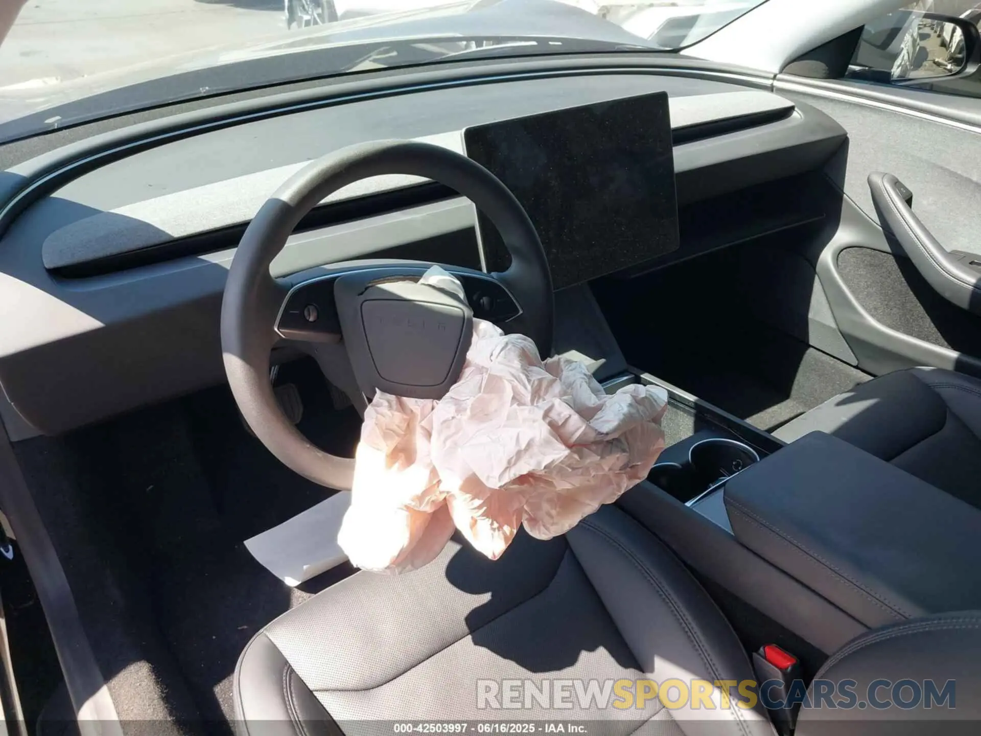 22 Photograph of a damaged car 5YJ3E1EA1RF821113 TESLA MODEL 3 2024