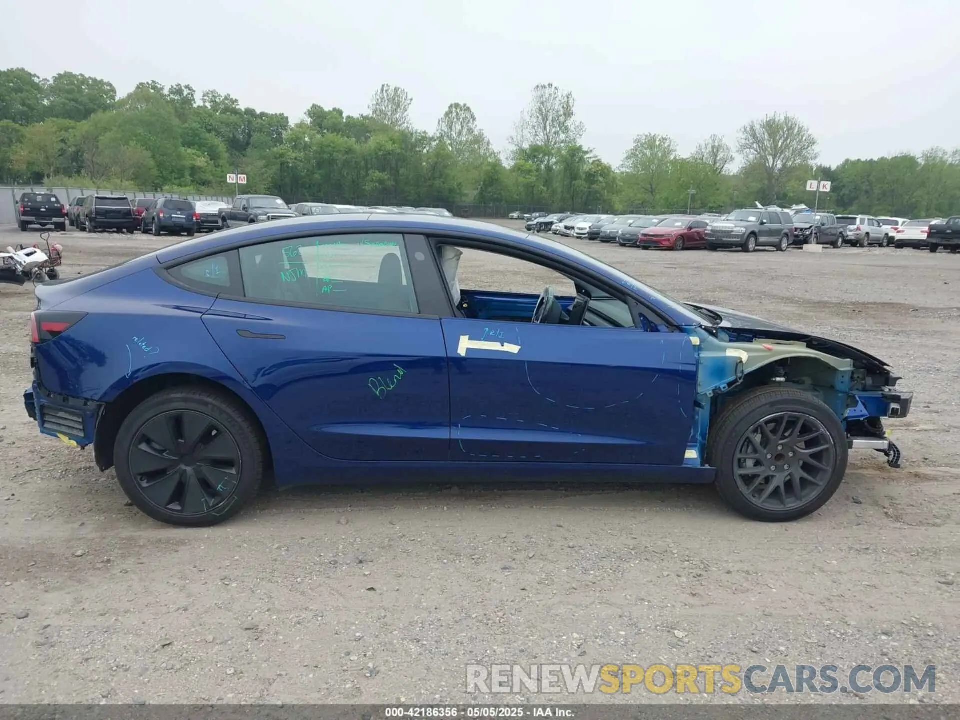 14 Photograph of a damaged car 5YJ3E1EA1RF830569 TESLA MODEL 3 2024