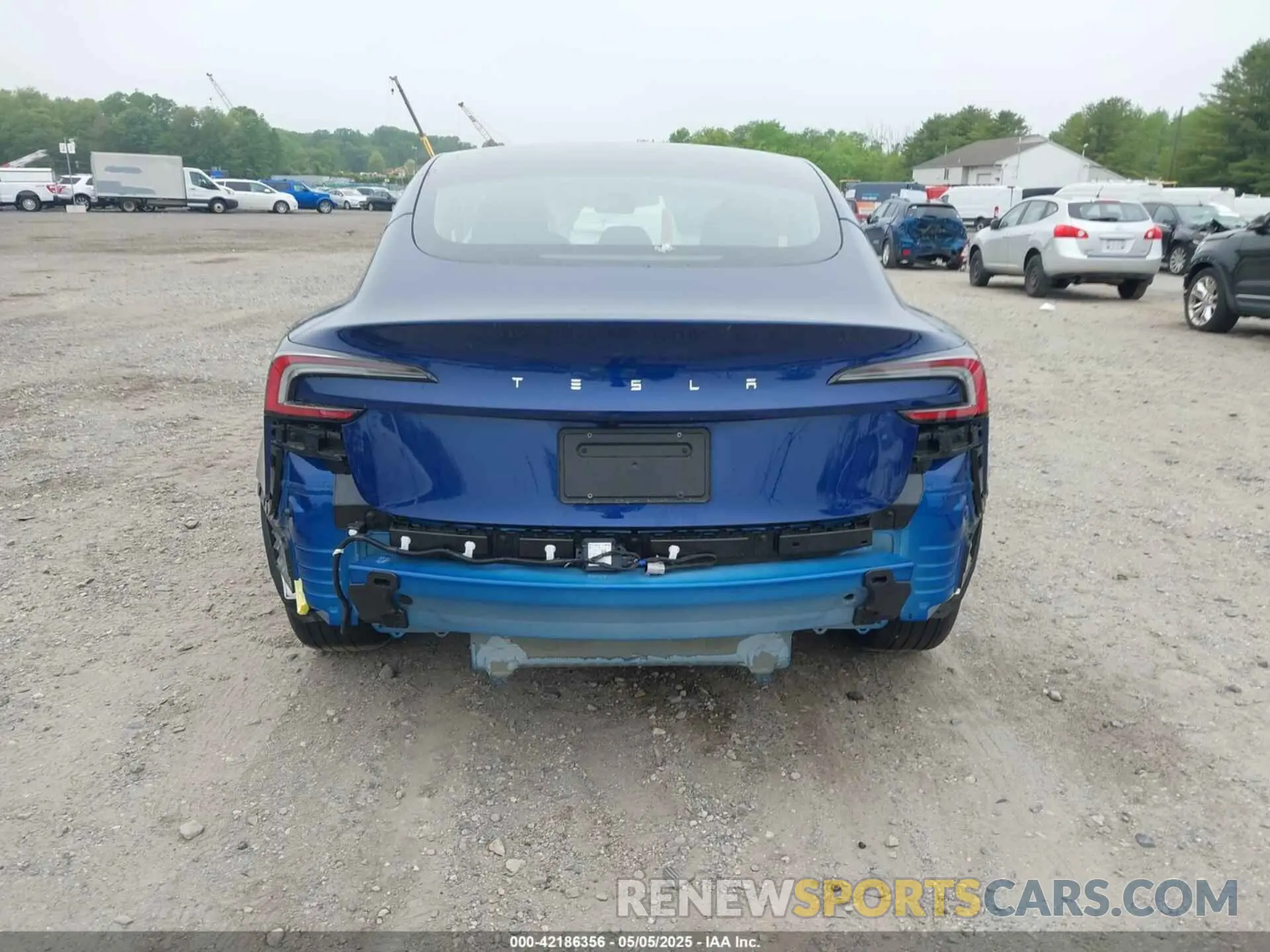17 Photograph of a damaged car 5YJ3E1EA1RF830569 TESLA MODEL 3 2024