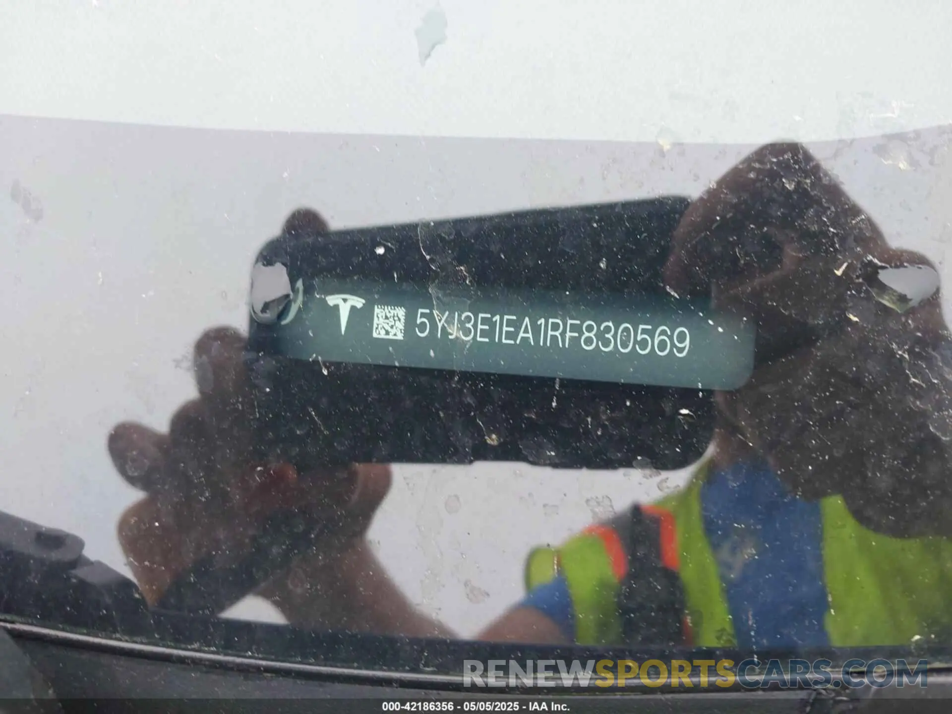 9 Photograph of a damaged car 5YJ3E1EA1RF830569 TESLA MODEL 3 2024