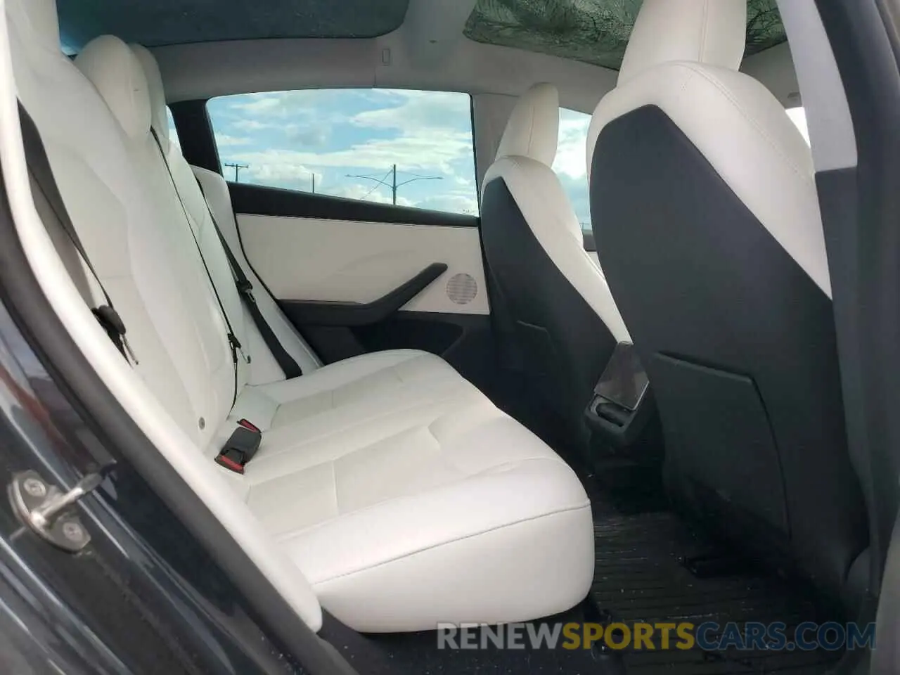 10 Photograph of a damaged car 5YJ3E1EA1RF846836 TESLA MODEL 3 2024