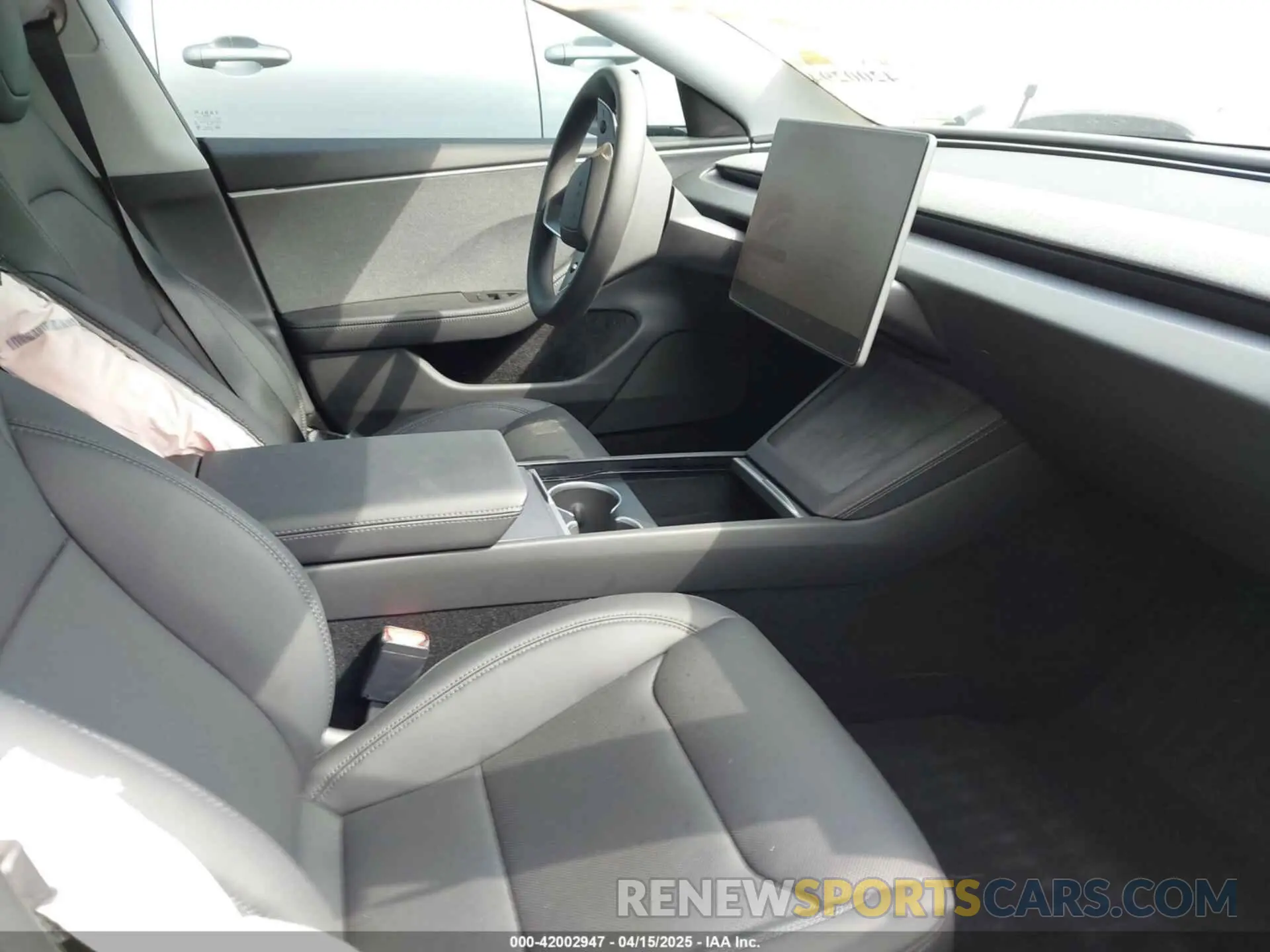 5 Photograph of a damaged car 5YJ3E1EA1RF853625 TESLA MODEL 3 2024