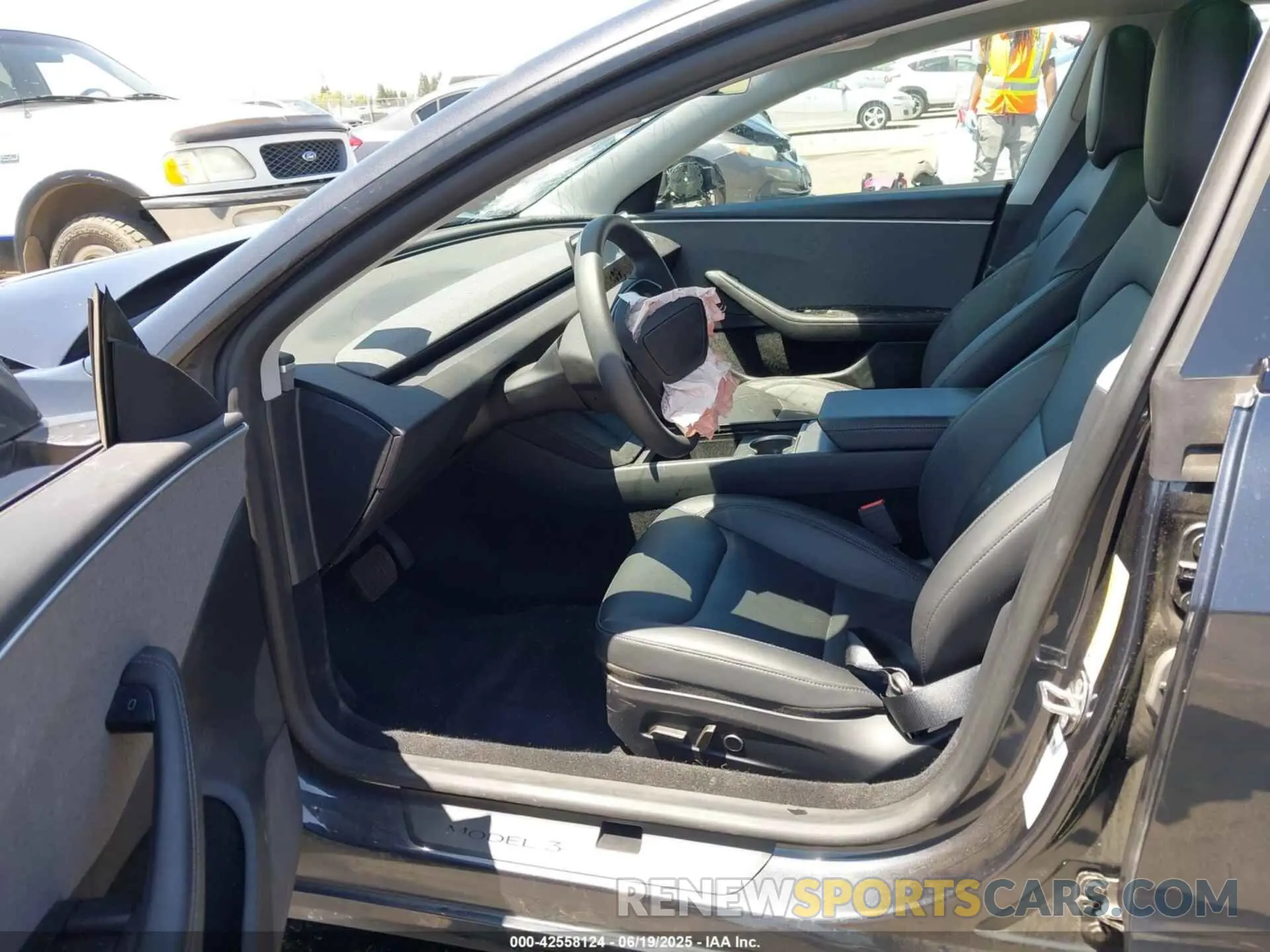 5 Photograph of a damaged car 5YJ3E1EA1RF861420 TESLA MODEL 3 2024