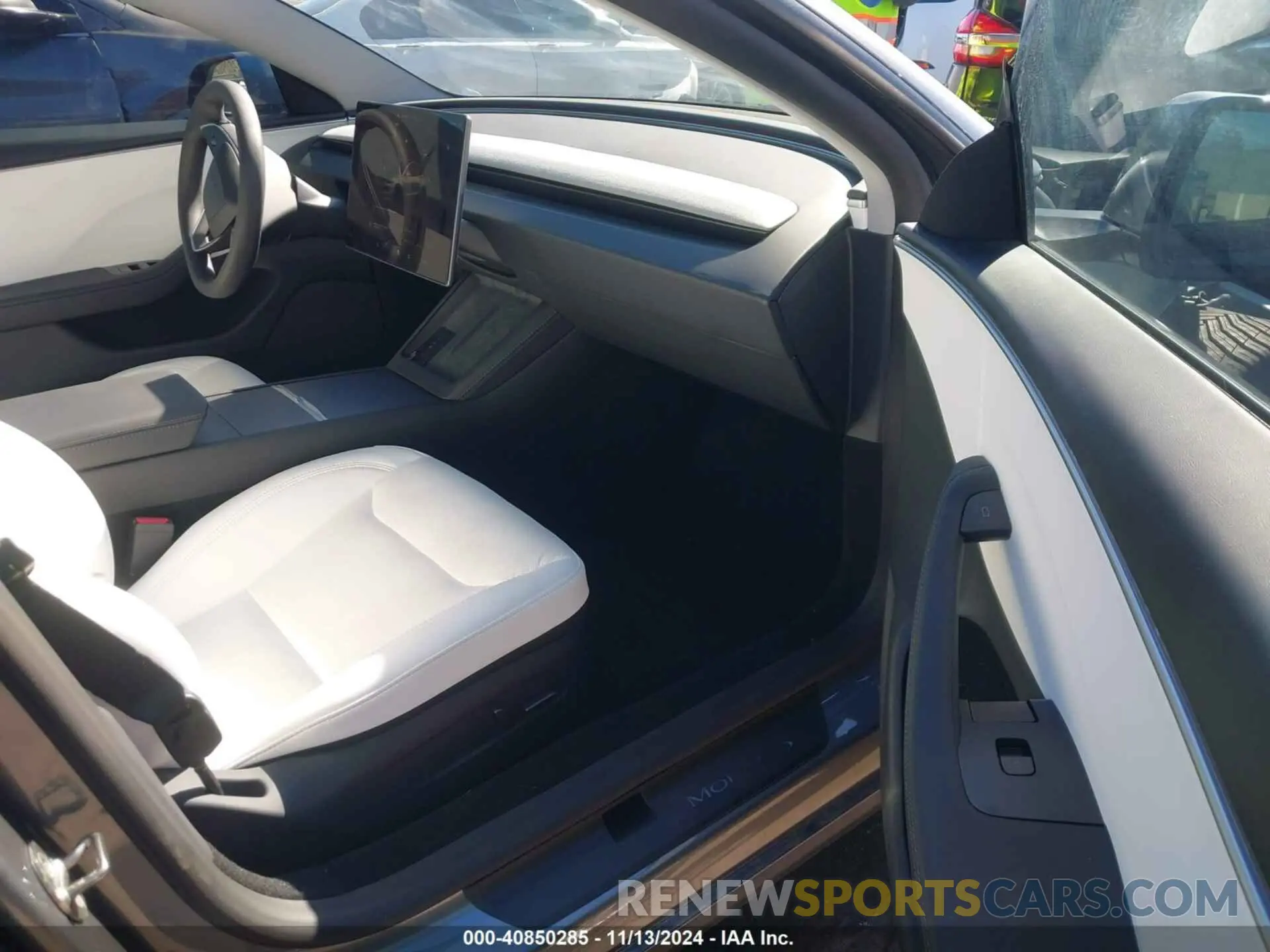 5 Photograph of a damaged car 5YJ3E1EA1RF863345 TESLA MODEL 3 2024