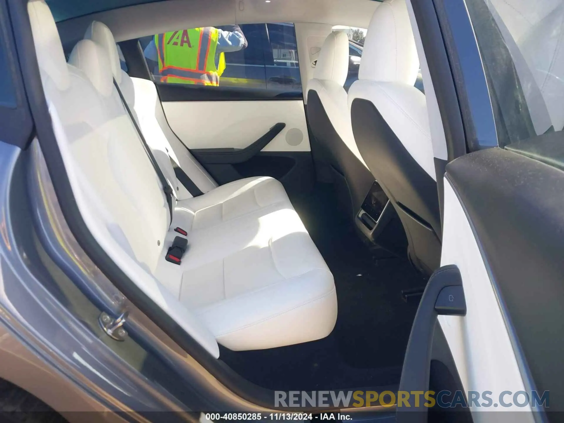 8 Photograph of a damaged car 5YJ3E1EA1RF863345 TESLA MODEL 3 2024