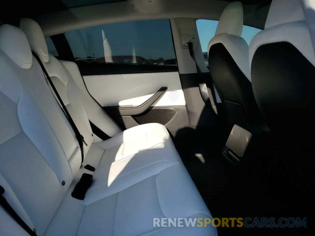 10 Photograph of a damaged car 5YJ3E1EA1RF865550 TESLA MODEL 3 2024