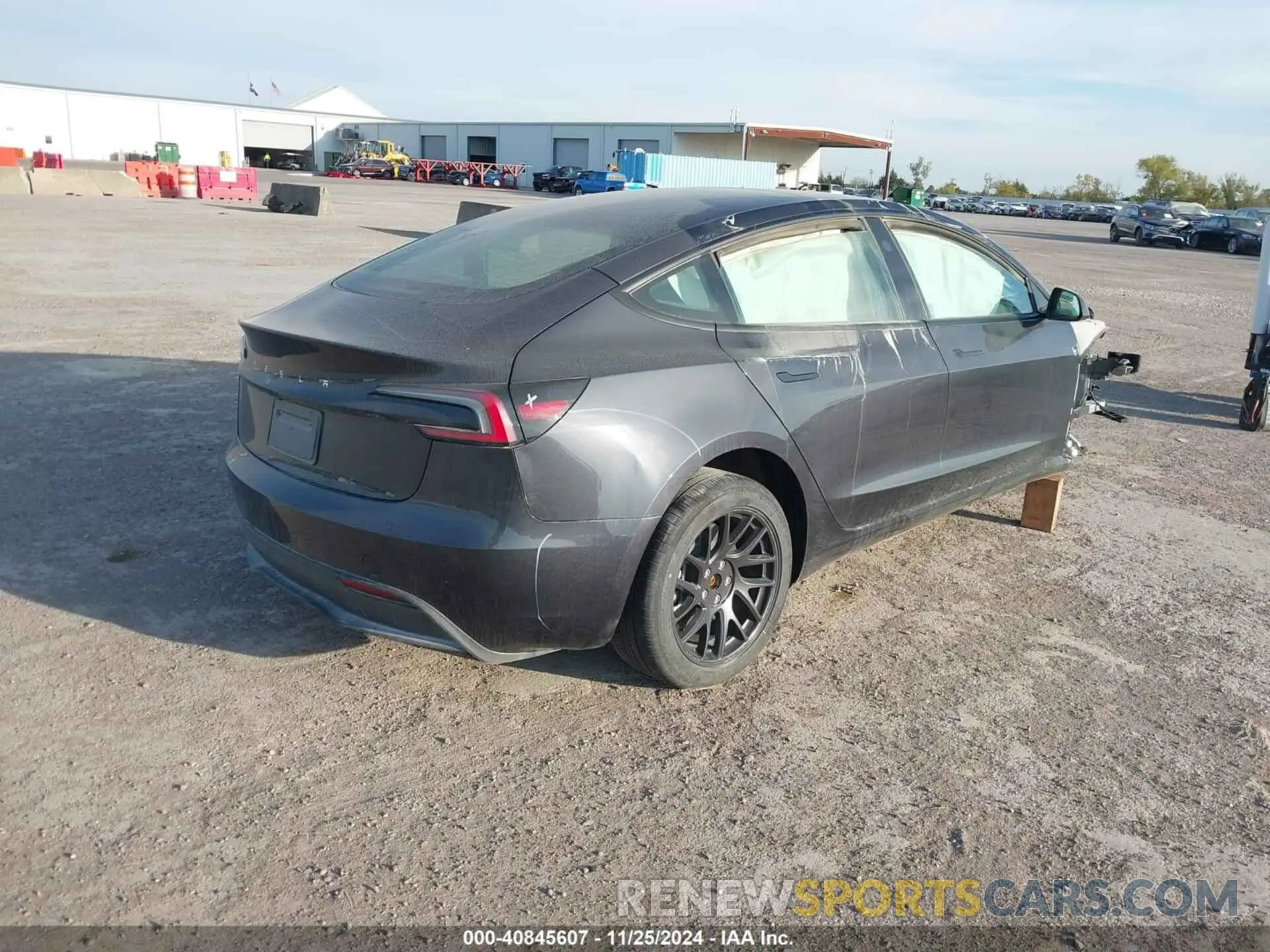 4 Photograph of a damaged car 5YJ3E1EA2RF731288 TESLA MODEL 3 2024
