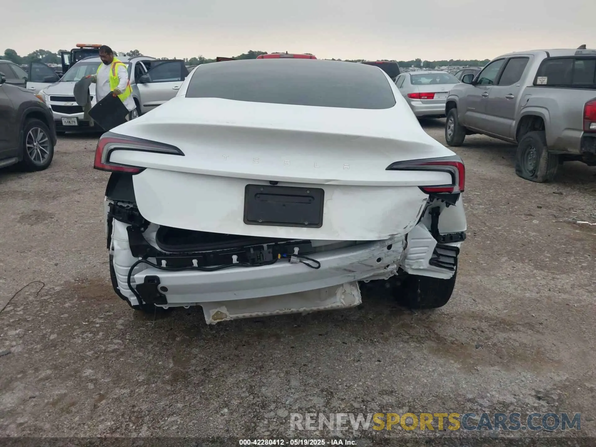 15 Photograph of a damaged car 5YJ3E1EA2RF731579 TESLA MODEL 3 2024