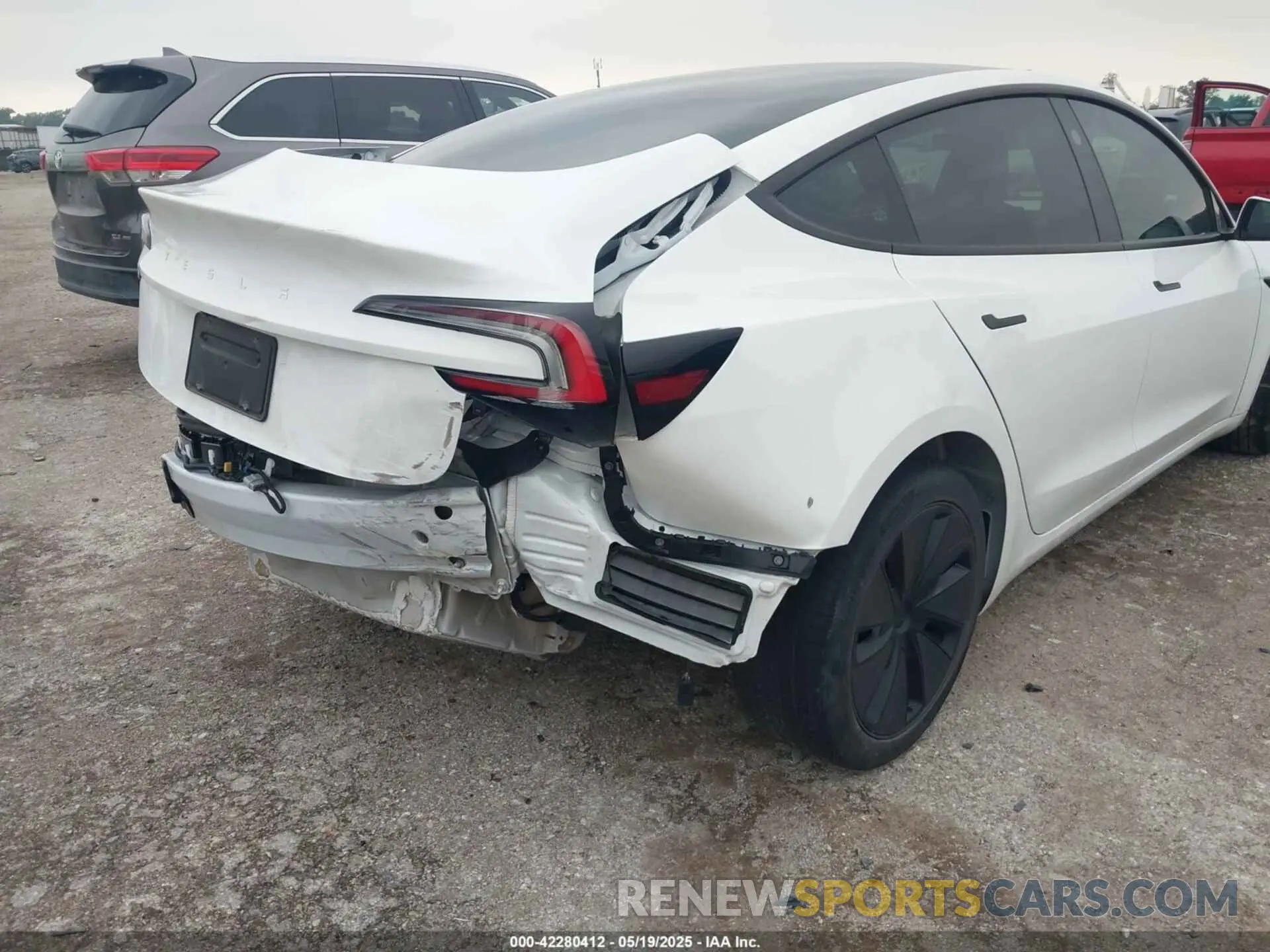 18 Photograph of a damaged car 5YJ3E1EA2RF731579 TESLA MODEL 3 2024