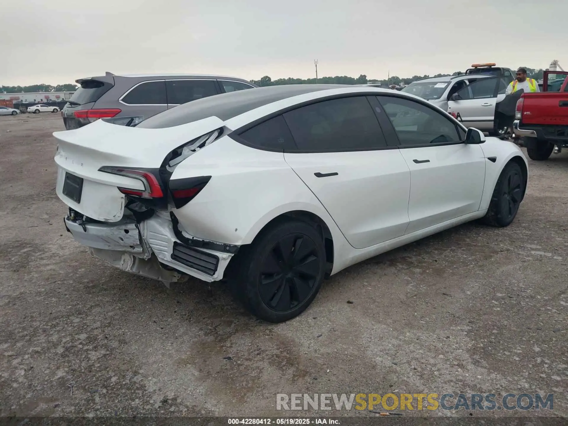 4 Photograph of a damaged car 5YJ3E1EA2RF731579 TESLA MODEL 3 2024