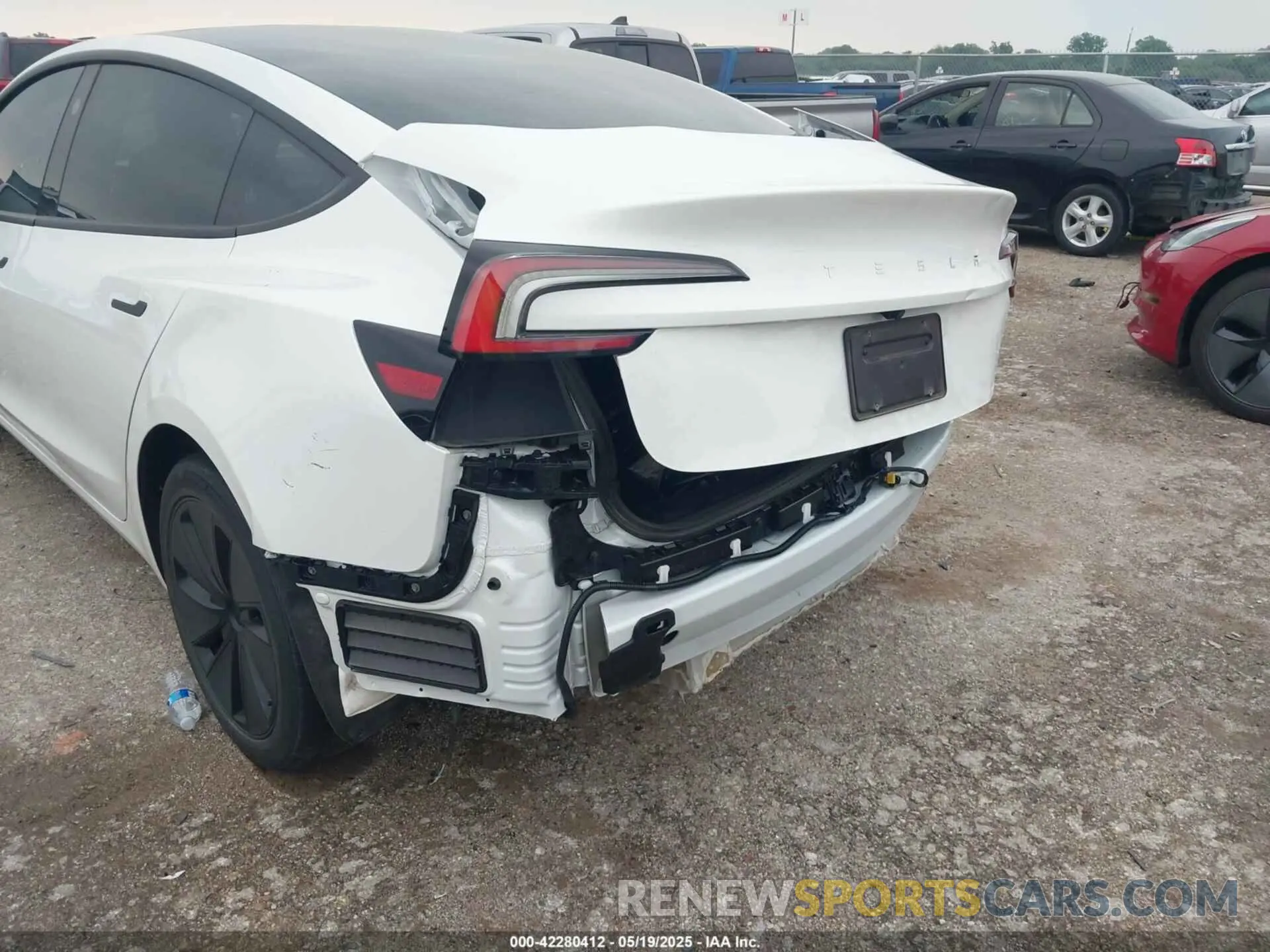 6 Photograph of a damaged car 5YJ3E1EA2RF731579 TESLA MODEL 3 2024