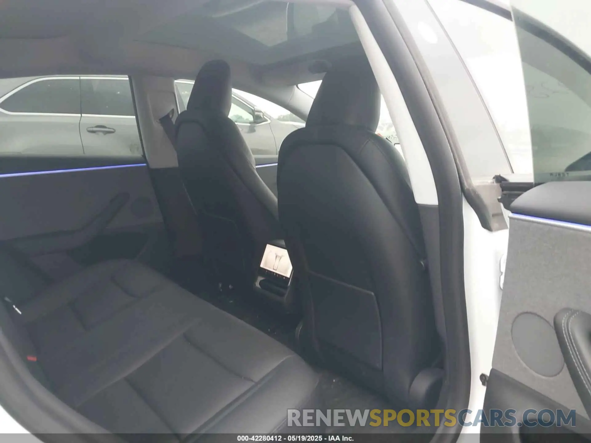 8 Photograph of a damaged car 5YJ3E1EA2RF731579 TESLA MODEL 3 2024