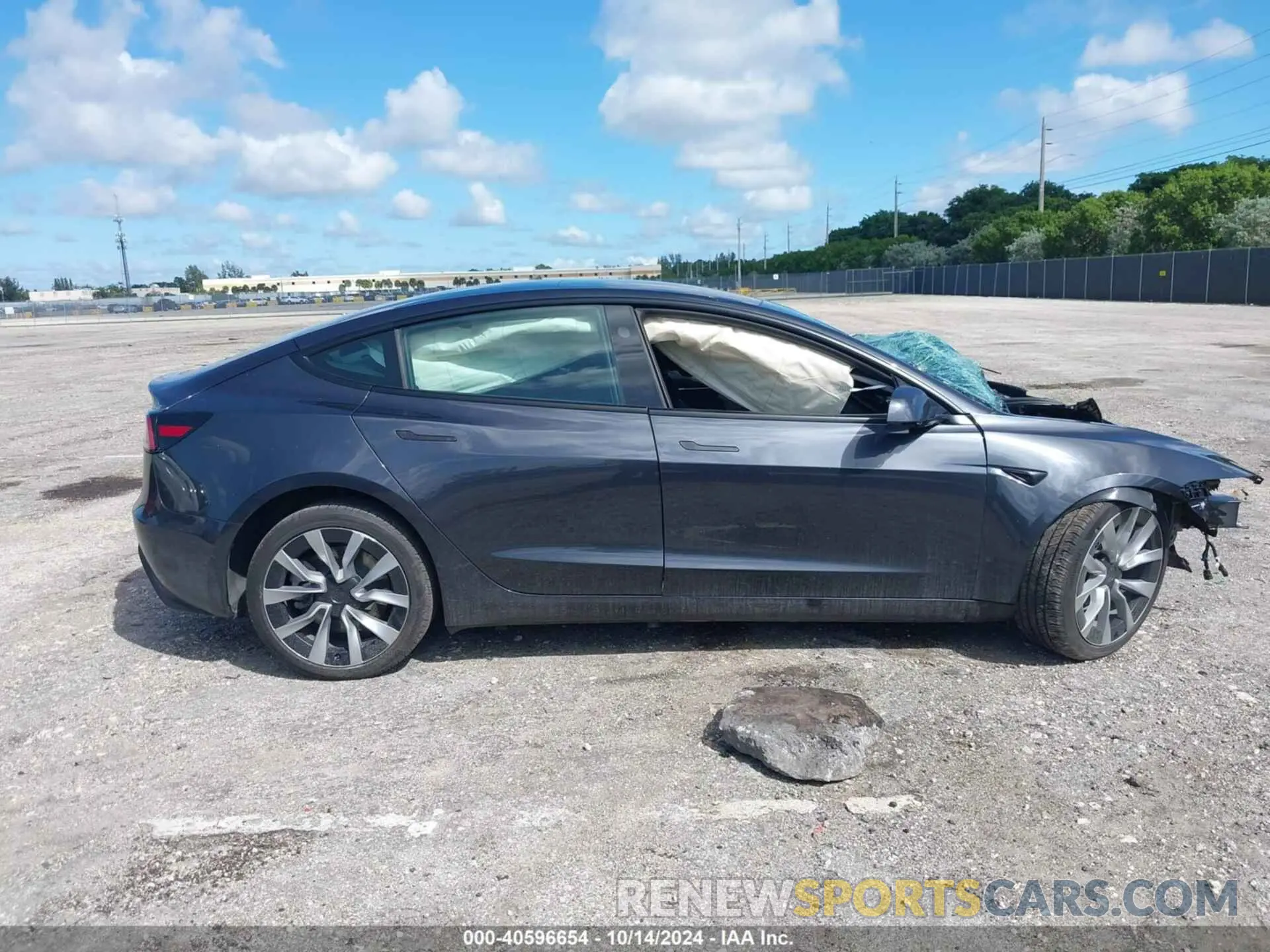 14 Photograph of a damaged car 5YJ3E1EA2RF751069 TESLA MODEL 3 2024