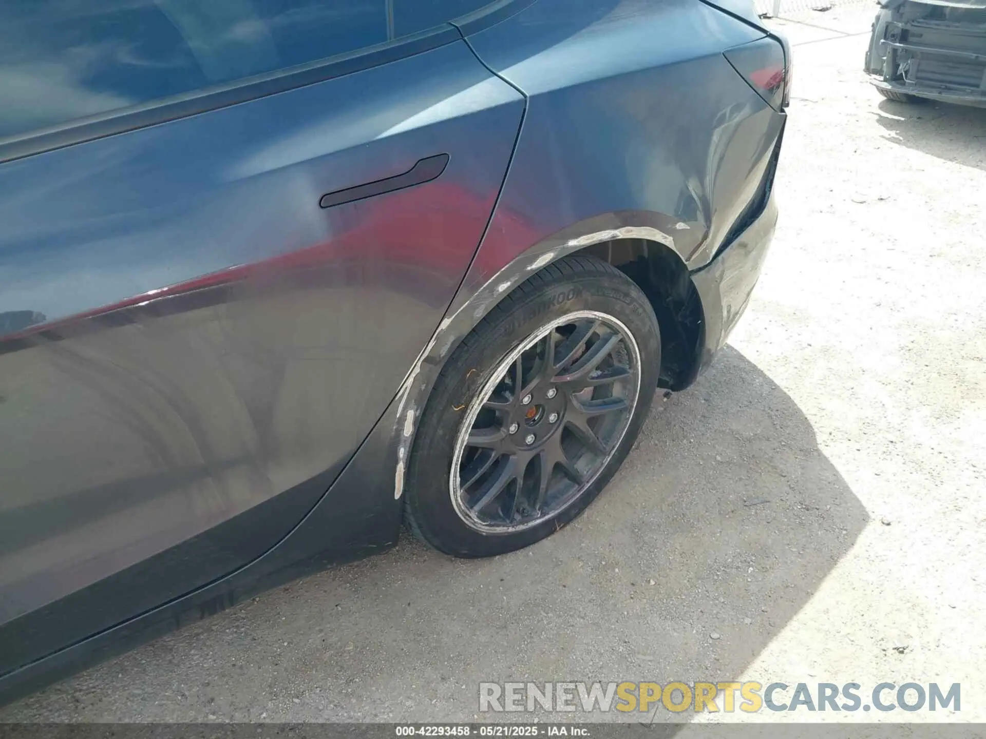 18 Photograph of a damaged car 5YJ3E1EA2RF761519 TESLA MODEL 3 2024