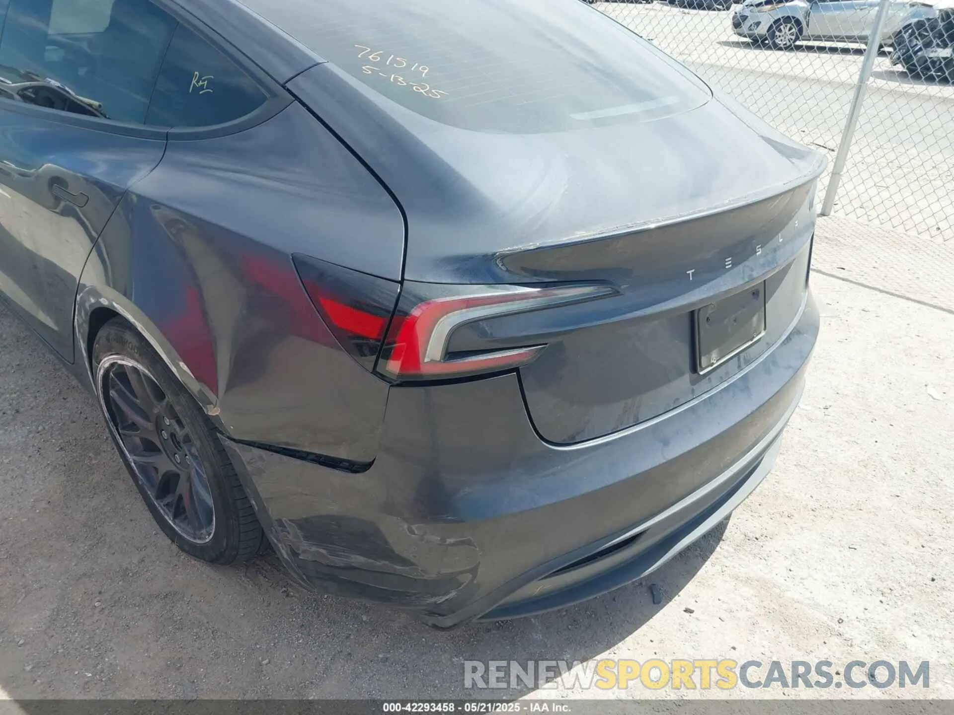 19 Photograph of a damaged car 5YJ3E1EA2RF761519 TESLA MODEL 3 2024