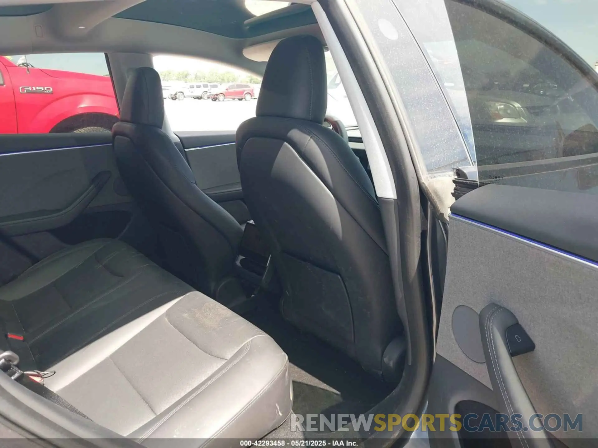 8 Photograph of a damaged car 5YJ3E1EA2RF761519 TESLA MODEL 3 2024