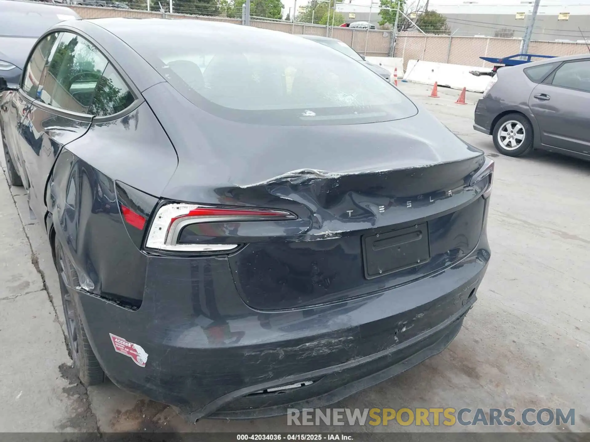 18 Photograph of a damaged car 5YJ3E1EA2RF784394 TESLA MODEL 3 2024
