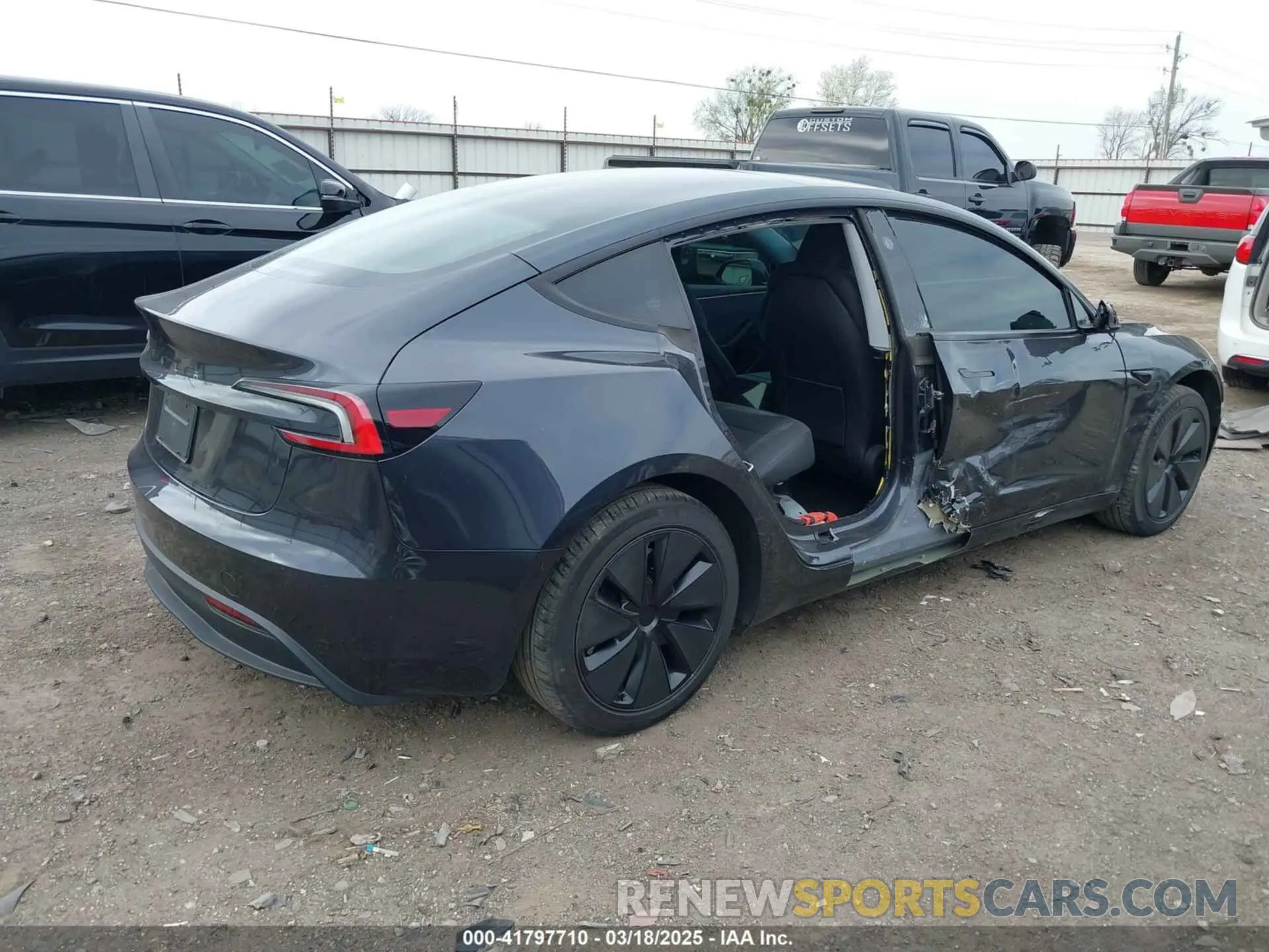 4 Photograph of a damaged car 5YJ3E1EA2RF847638 TESLA MODEL 3 2024