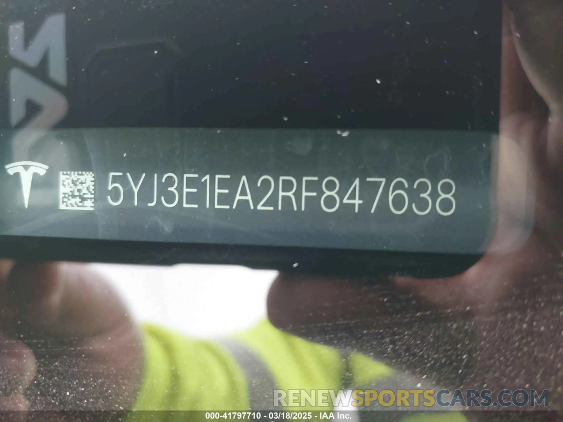 9 Photograph of a damaged car 5YJ3E1EA2RF847638 TESLA MODEL 3 2024