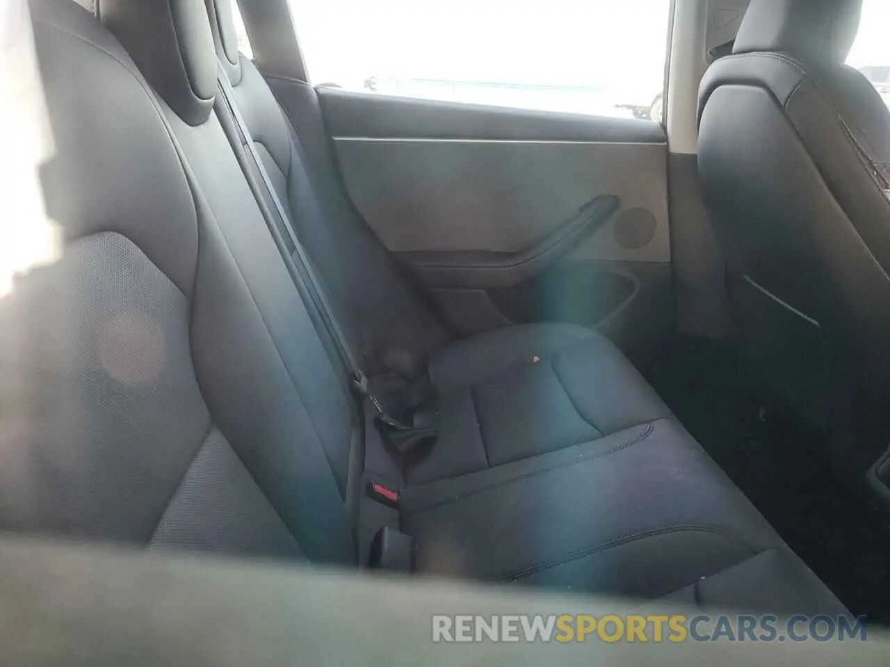 11 Photograph of a damaged car 5YJ3E1EA2RF860860 TESLA MODEL 3 2024