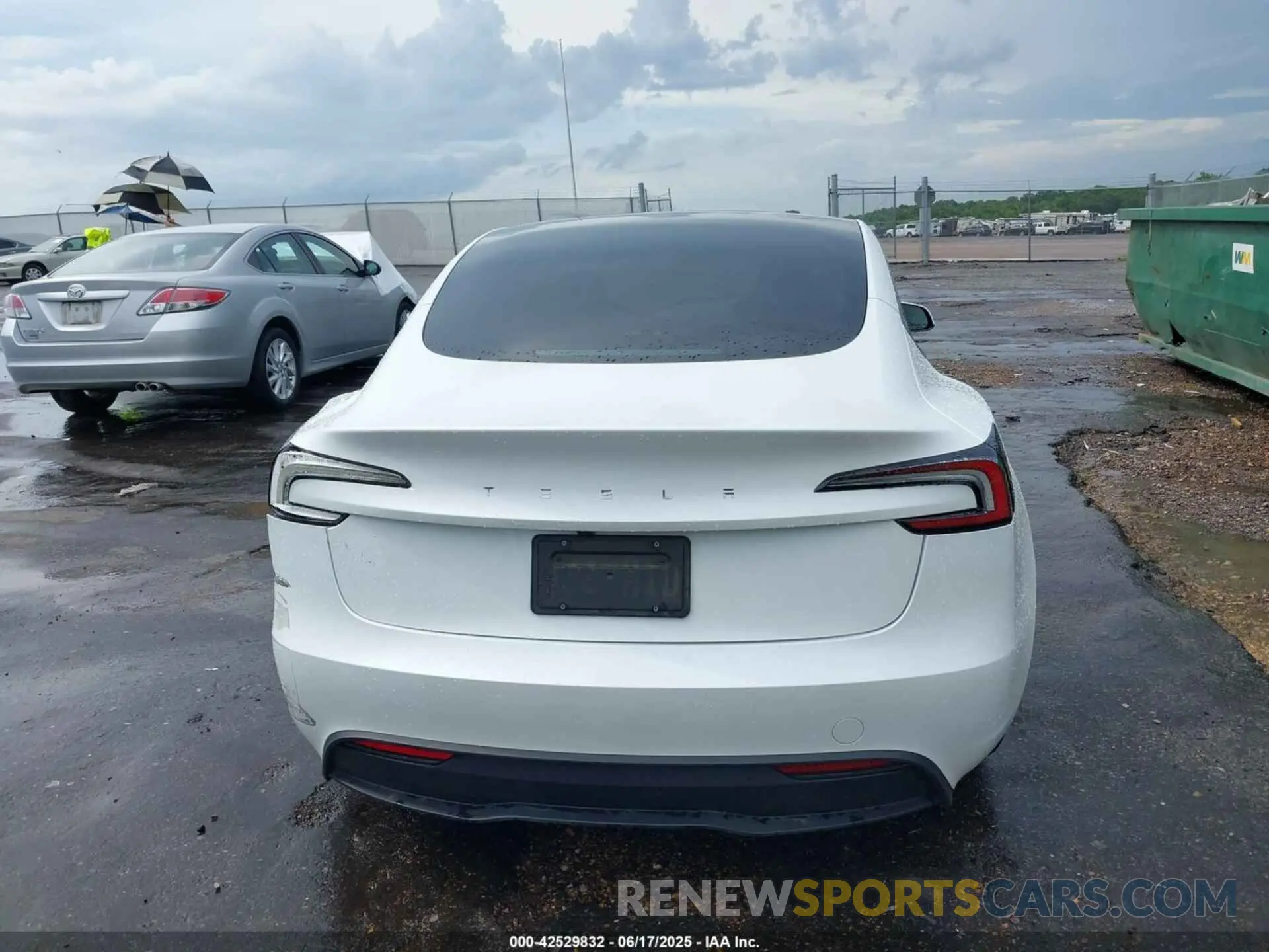 15 Photograph of a damaged car 5YJ3E1EA2RF864570 TESLA MODEL 3 2024