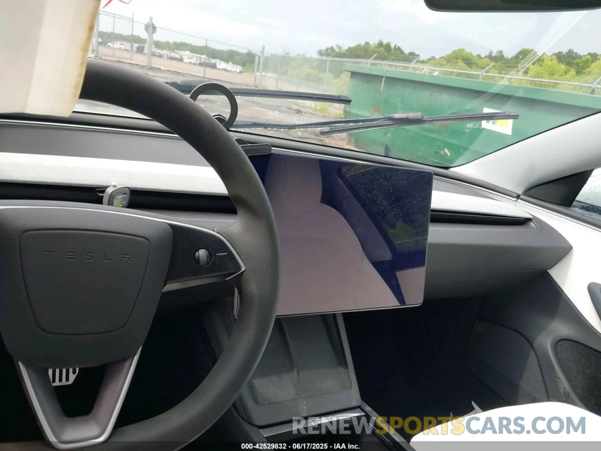 17 Photograph of a damaged car 5YJ3E1EA2RF864570 TESLA MODEL 3 2024