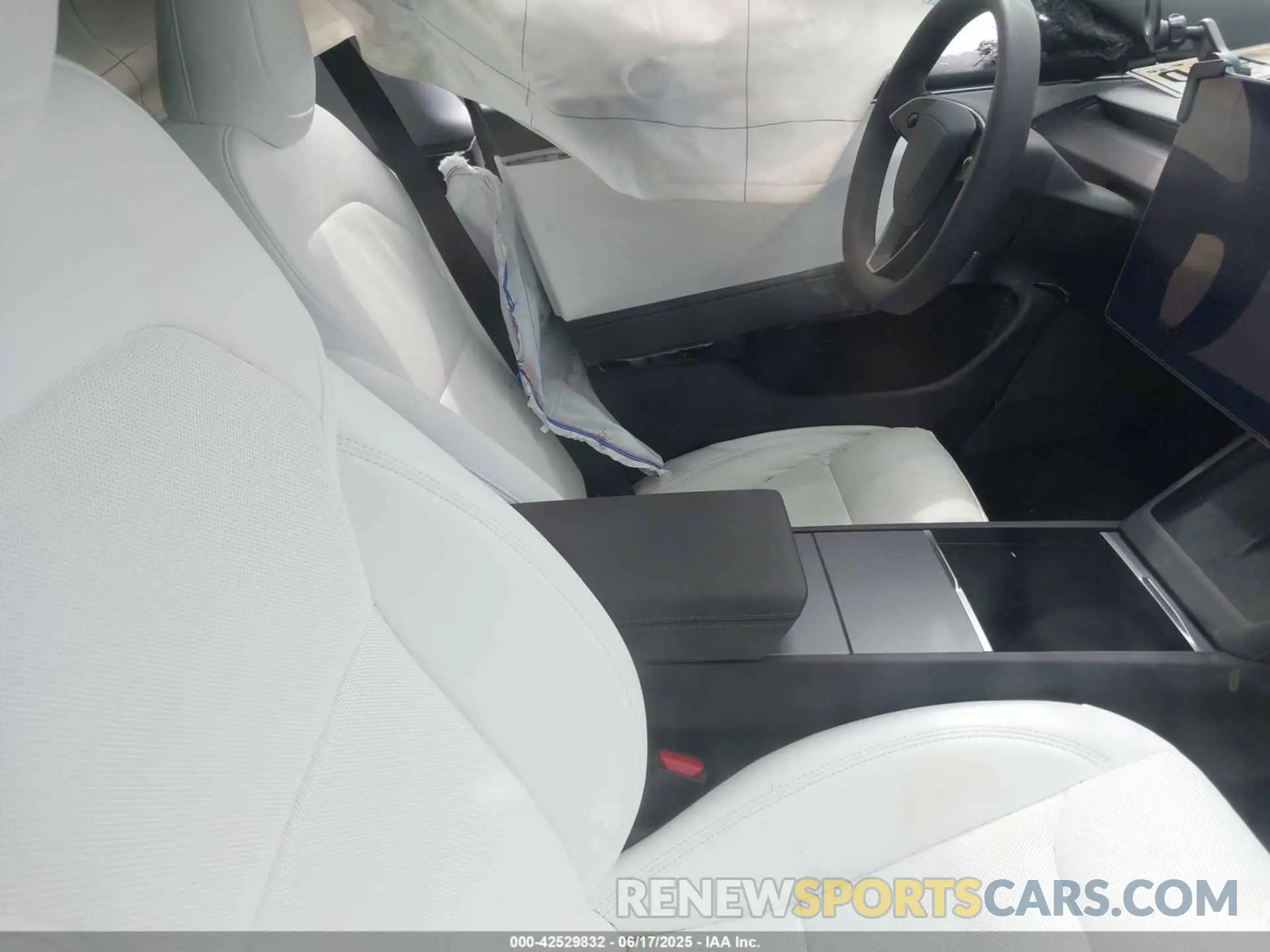 5 Photograph of a damaged car 5YJ3E1EA2RF864570 TESLA MODEL 3 2024