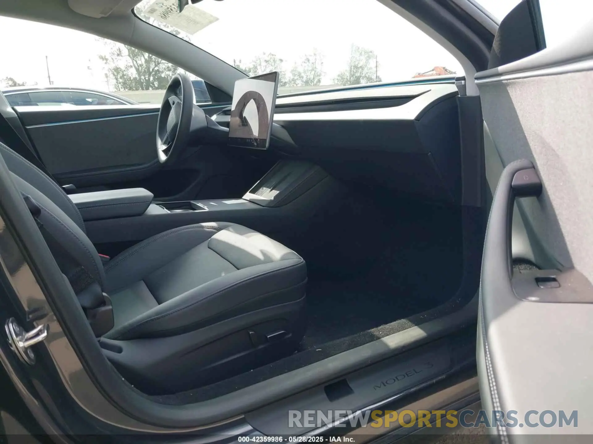 5 Photograph of a damaged car 5YJ3E1EA3RF729713 TESLA MODEL 3 2024