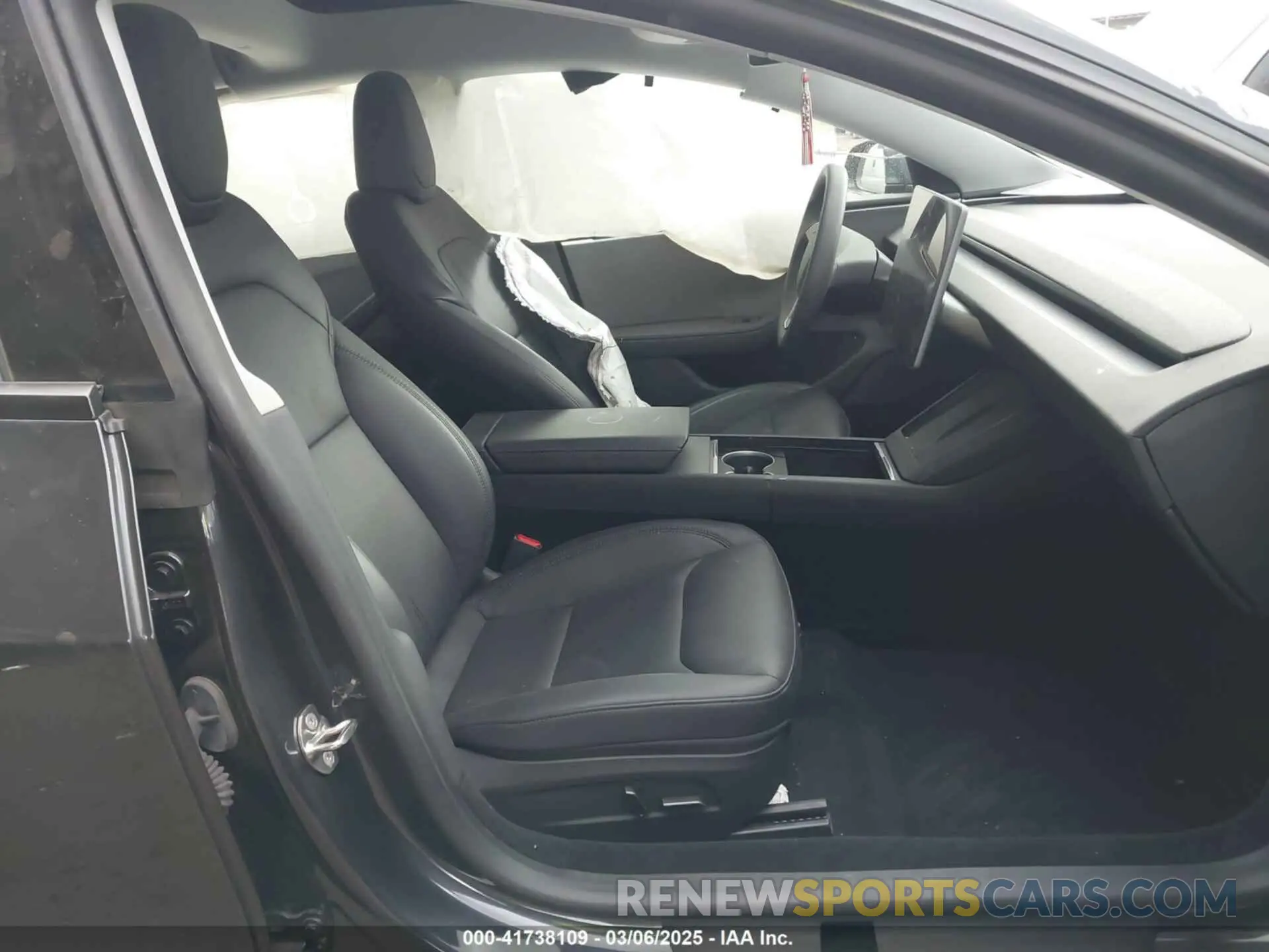 5 Photograph of a damaged car 5YJ3E1EA3RF771010 TESLA MODEL 3 2024