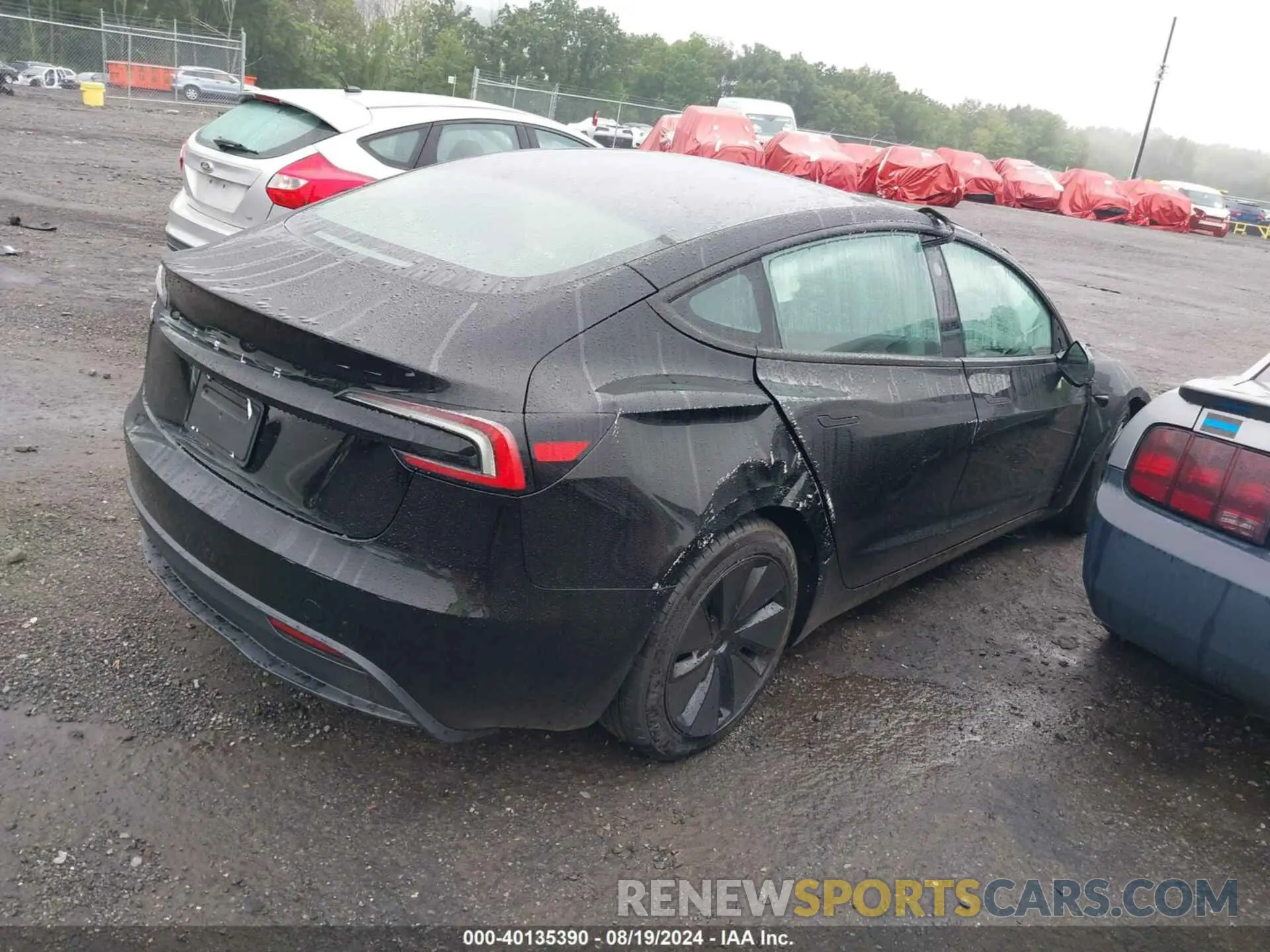 4 Photograph of a damaged car 5YJ3E1EA3RF782170 TESLA MODEL 3 2024