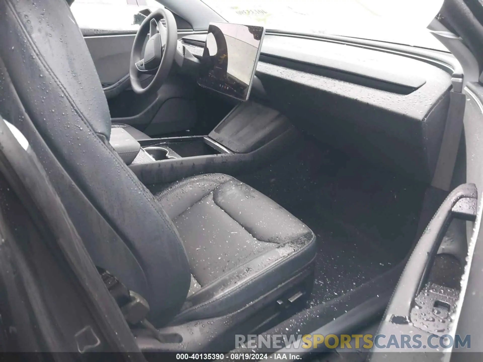 5 Photograph of a damaged car 5YJ3E1EA3RF782170 TESLA MODEL 3 2024