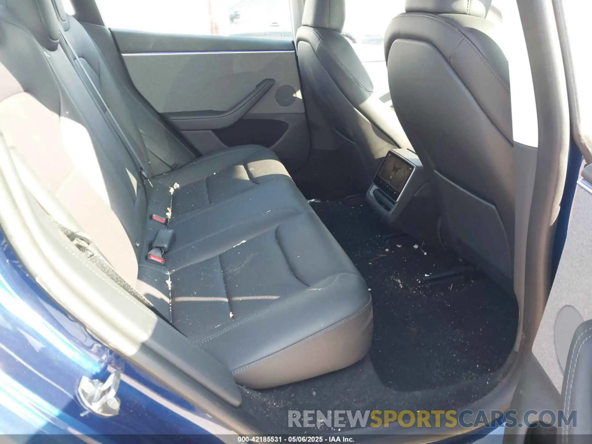 8 Photograph of a damaged car 5YJ3E1EA4RF751347 TESLA MODEL 3 2024