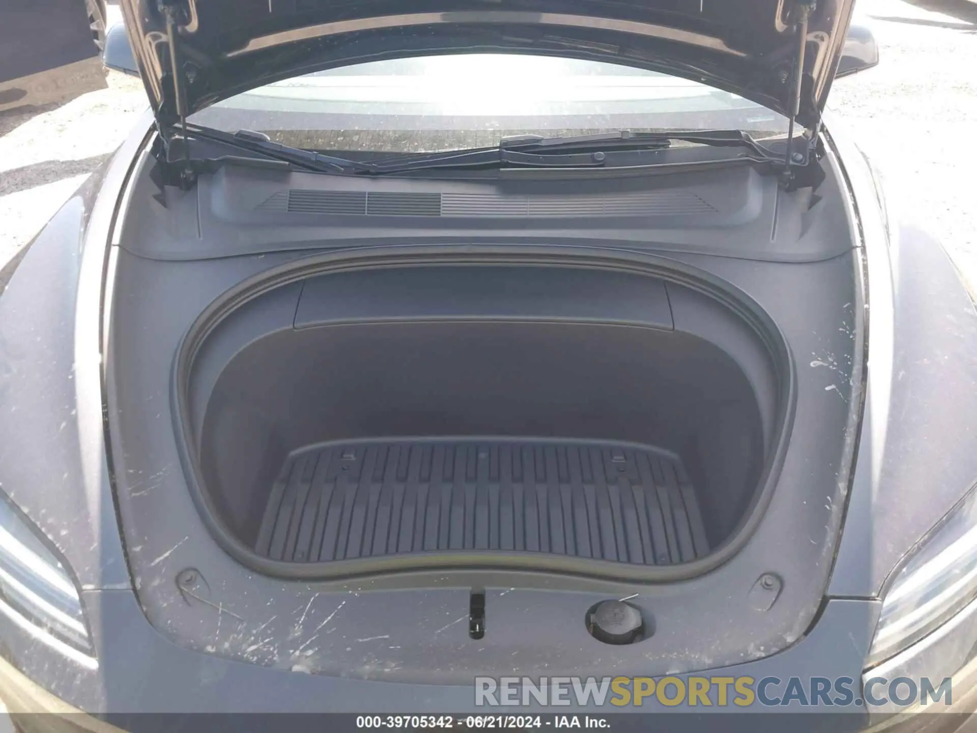 10 Photograph of a damaged car 5YJ3E1EA4RF752059 TESLA MODEL 3 2024