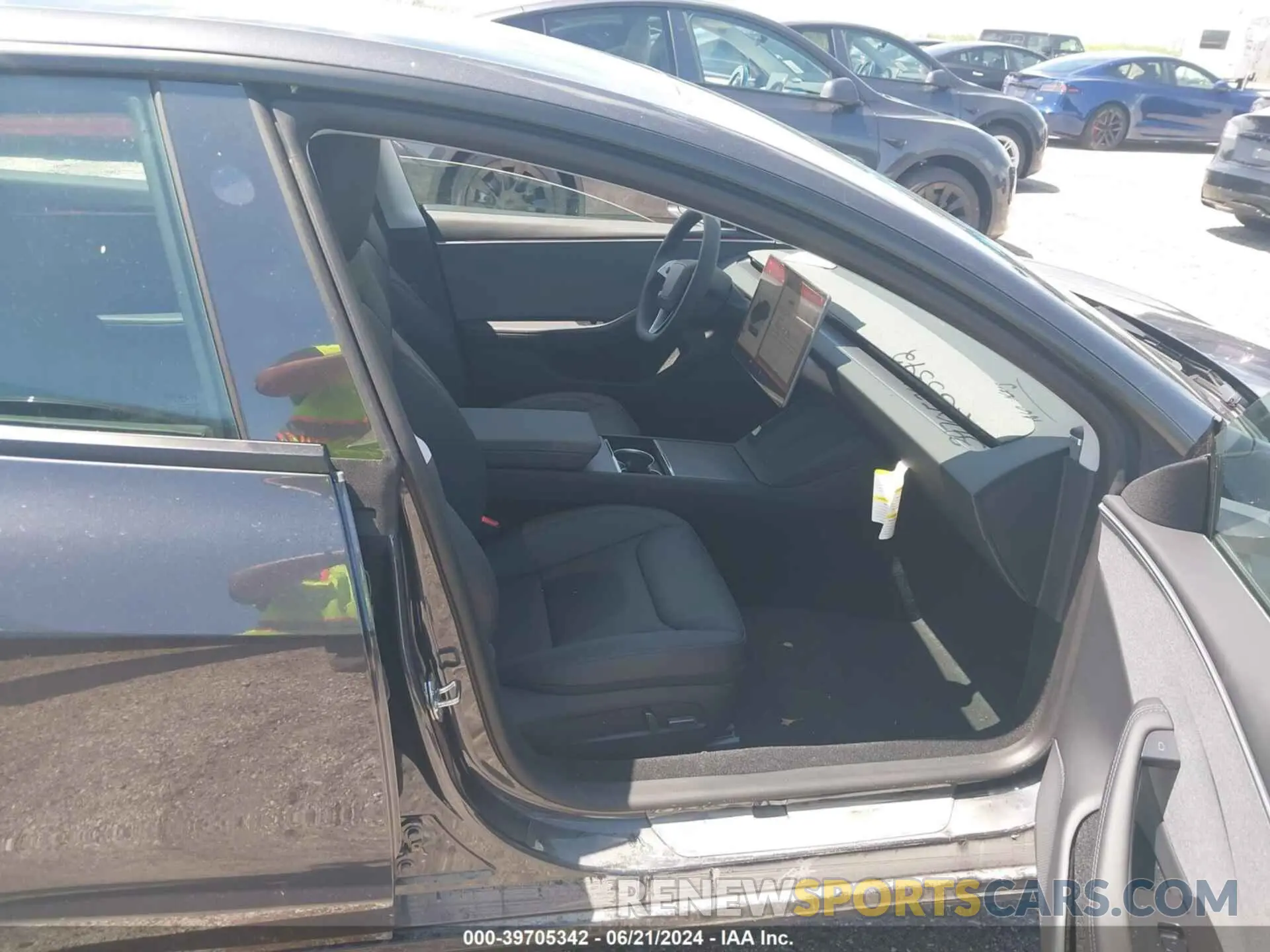 5 Photograph of a damaged car 5YJ3E1EA4RF752059 TESLA MODEL 3 2024