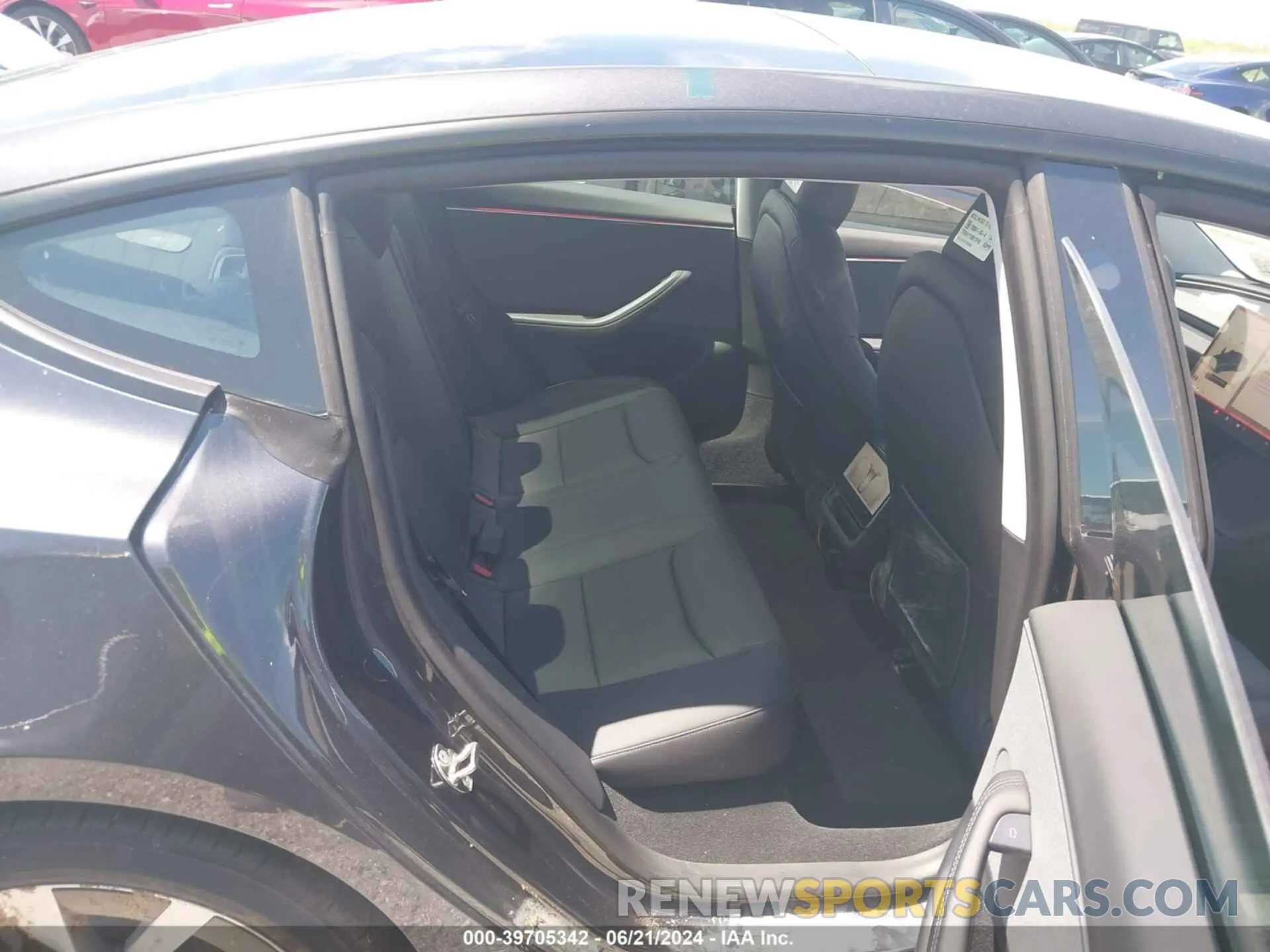 8 Photograph of a damaged car 5YJ3E1EA4RF752059 TESLA MODEL 3 2024