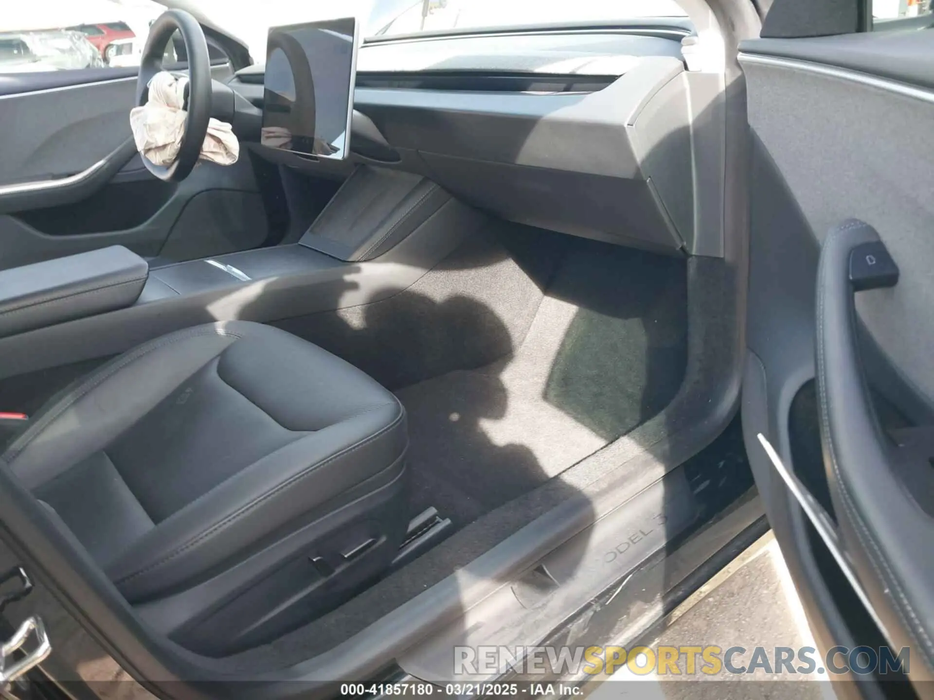 5 Photograph of a damaged car 5YJ3E1EA5RF716946 TESLA MODEL 3 2024