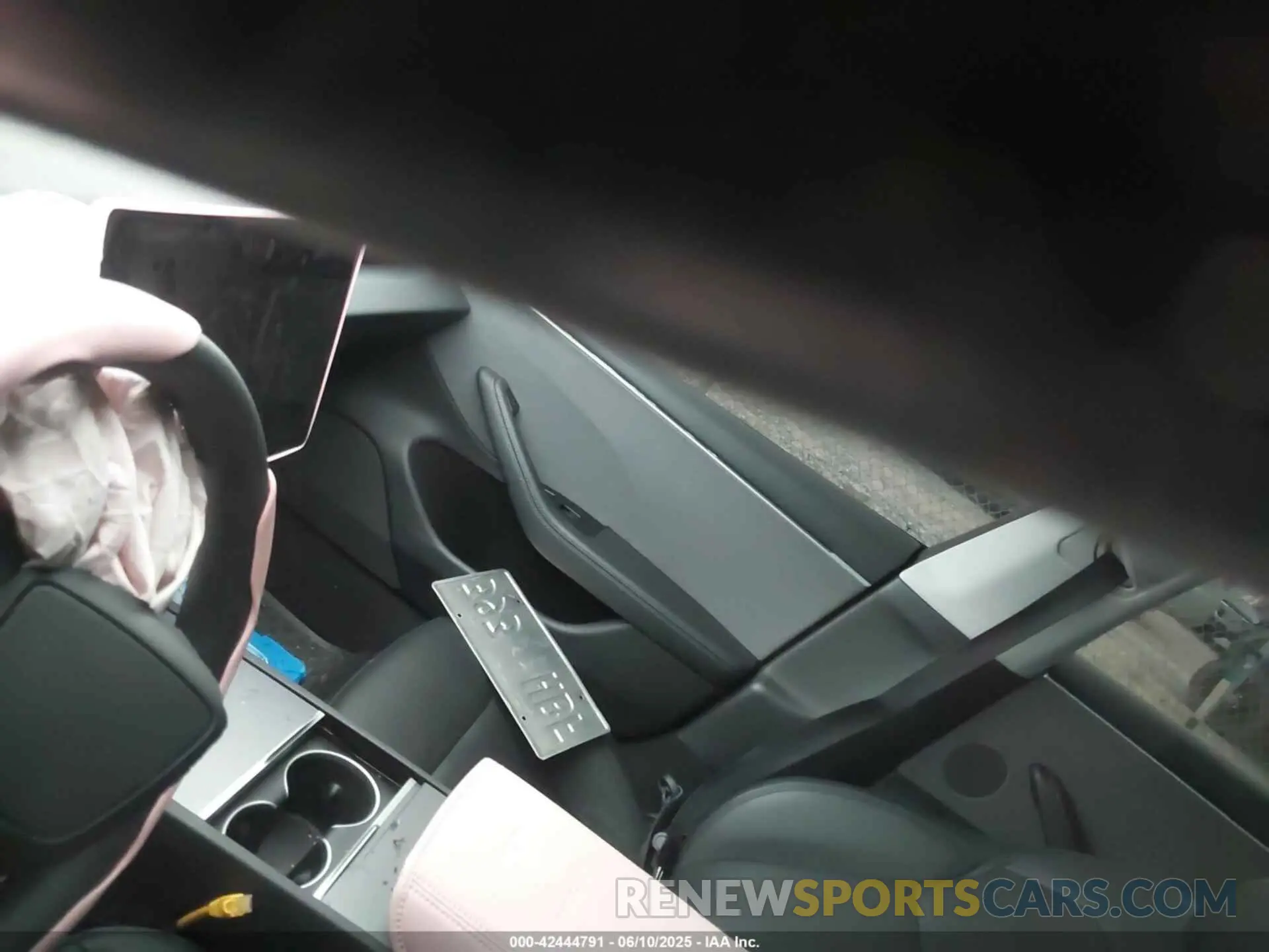 14 Photograph of a damaged car 5YJ3E1EA5RF717613 TESLA MODEL 3 2024