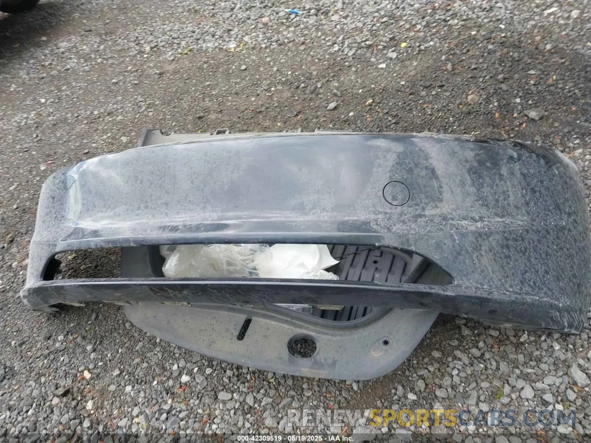 12 Photograph of a damaged car 5YJ3E1EA5RF722519 TESLA MODEL 3 2024