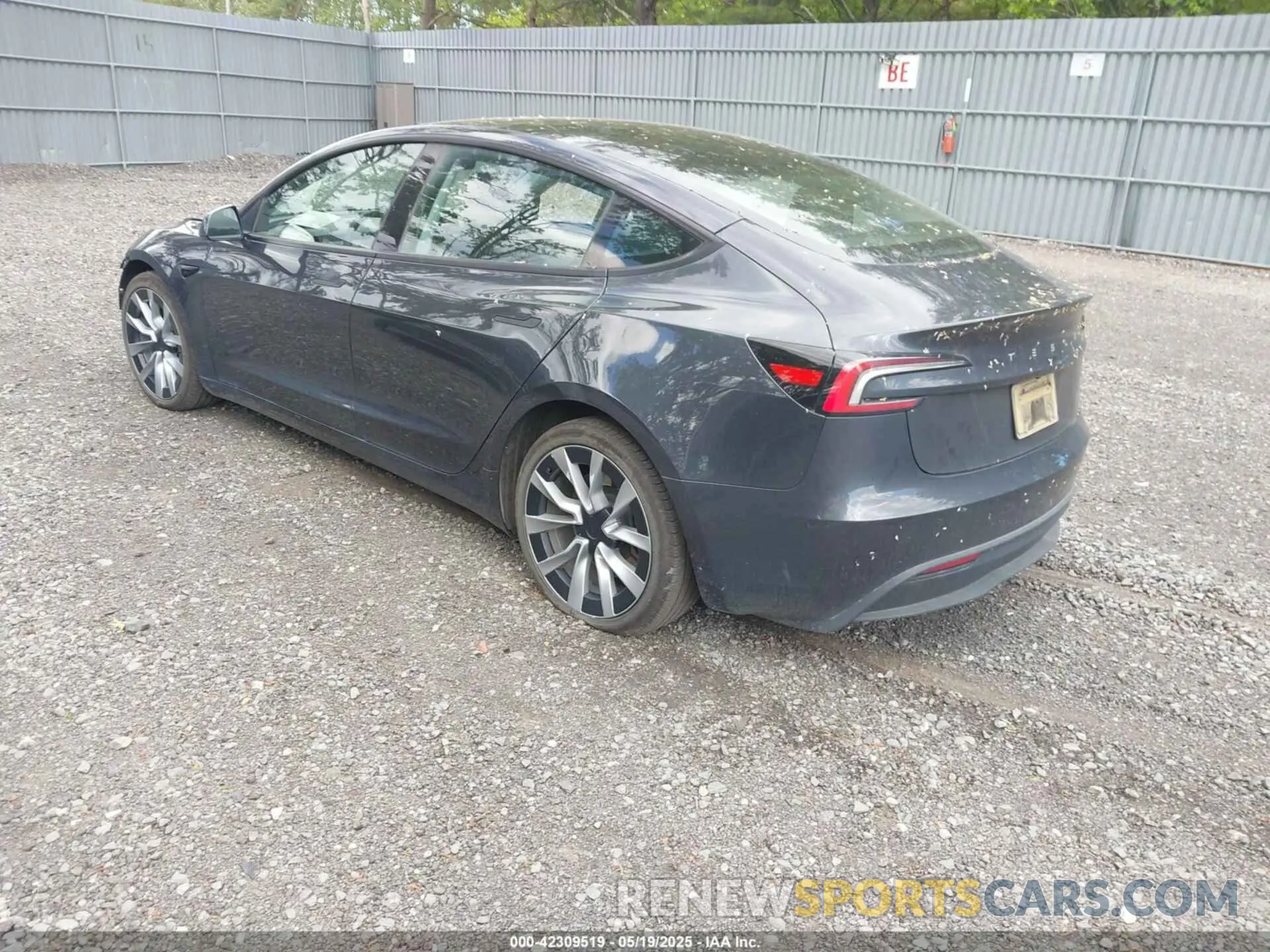3 Photograph of a damaged car 5YJ3E1EA5RF722519 TESLA MODEL 3 2024