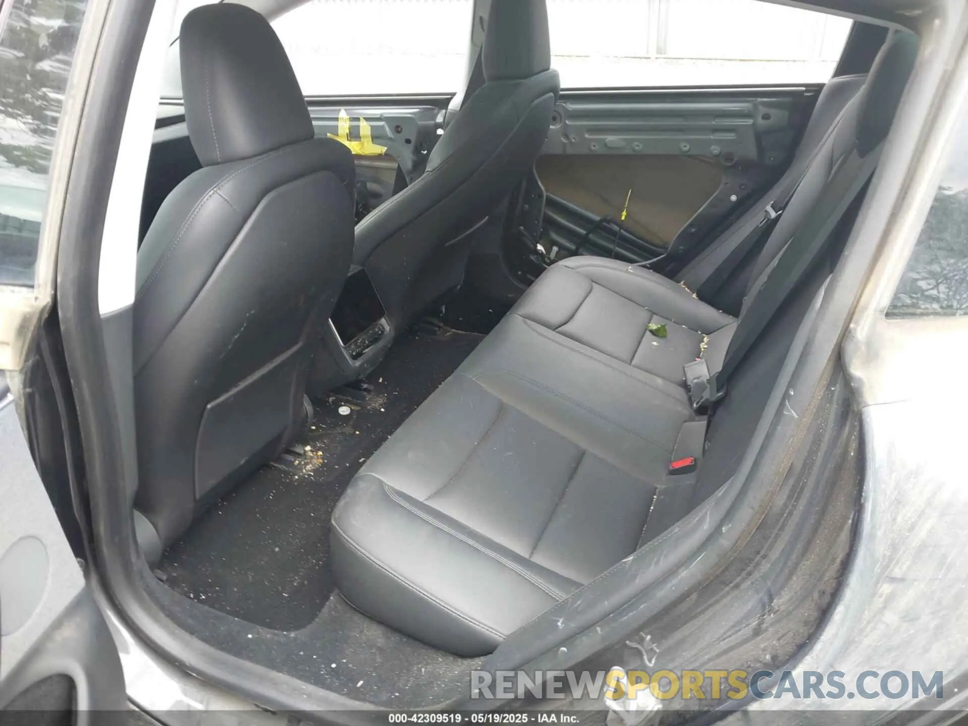 8 Photograph of a damaged car 5YJ3E1EA5RF722519 TESLA MODEL 3 2024