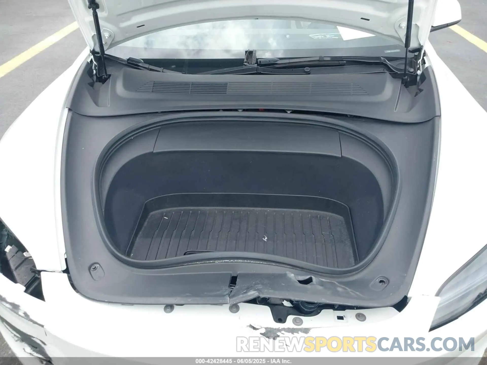 10 Photograph of a damaged car 5YJ3E1EA5RF725209 TESLA MODEL 3 2024