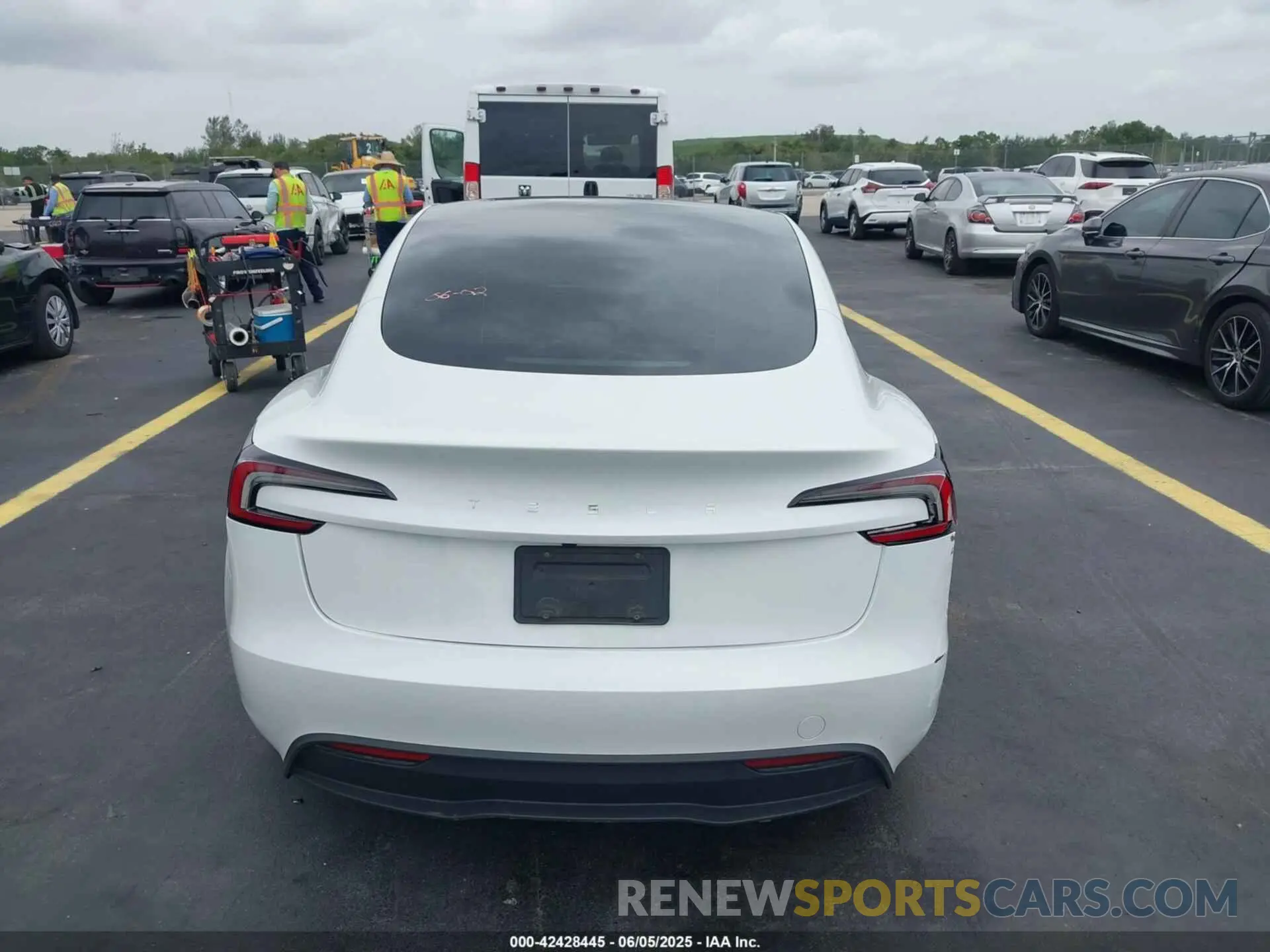 16 Photograph of a damaged car 5YJ3E1EA5RF725209 TESLA MODEL 3 2024