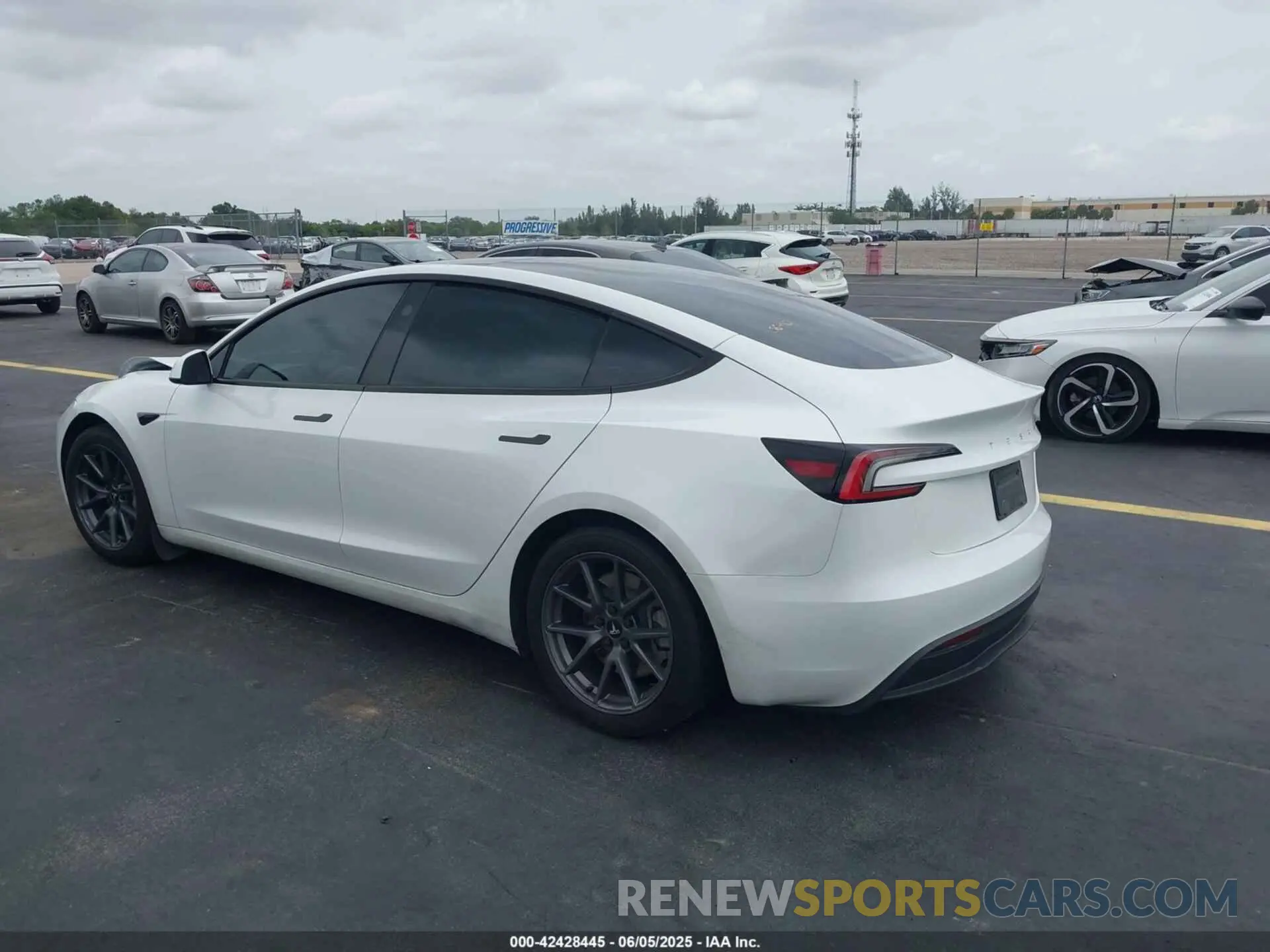 3 Photograph of a damaged car 5YJ3E1EA5RF725209 TESLA MODEL 3 2024