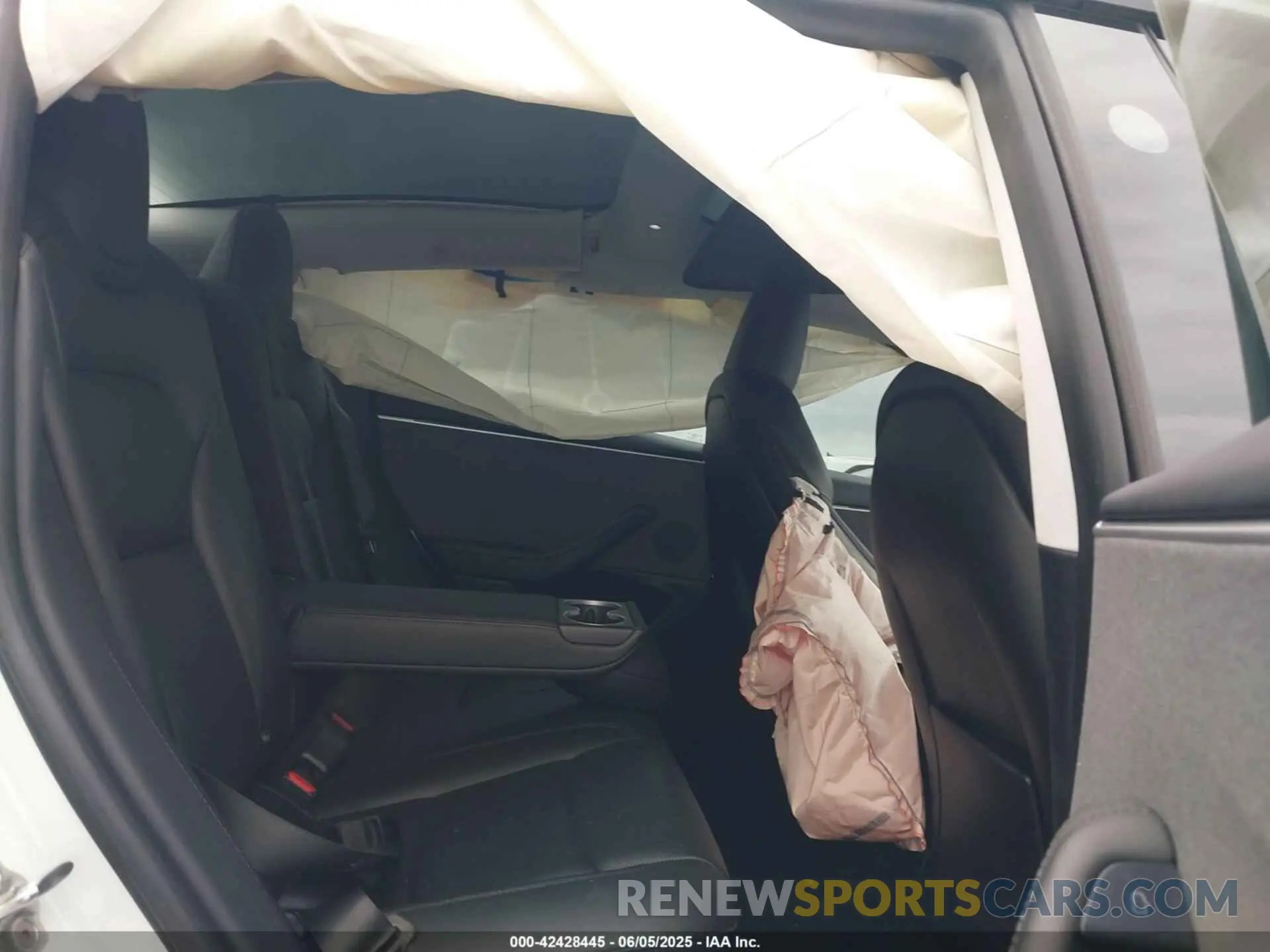 8 Photograph of a damaged car 5YJ3E1EA5RF725209 TESLA MODEL 3 2024