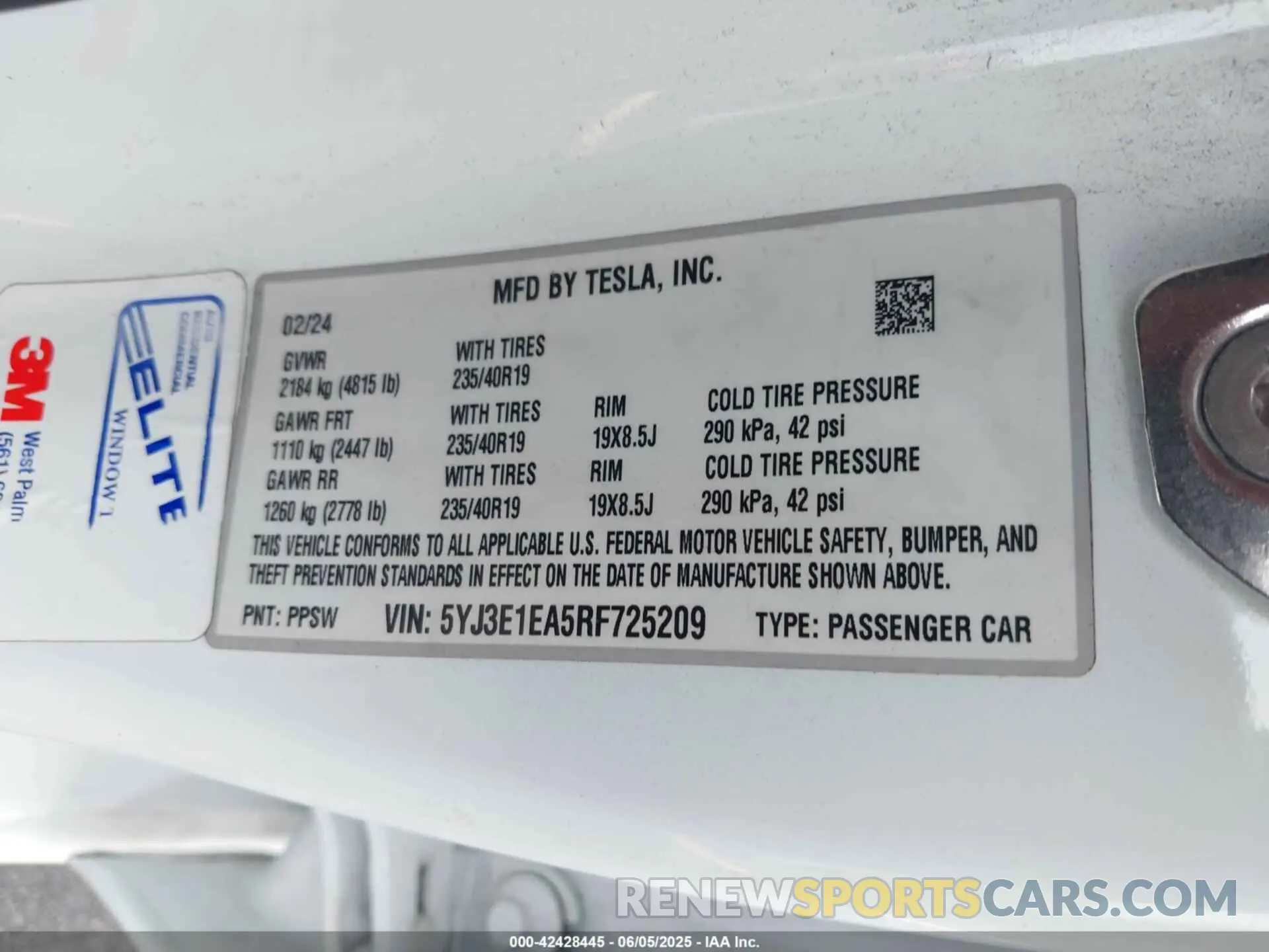 9 Photograph of a damaged car 5YJ3E1EA5RF725209 TESLA MODEL 3 2024