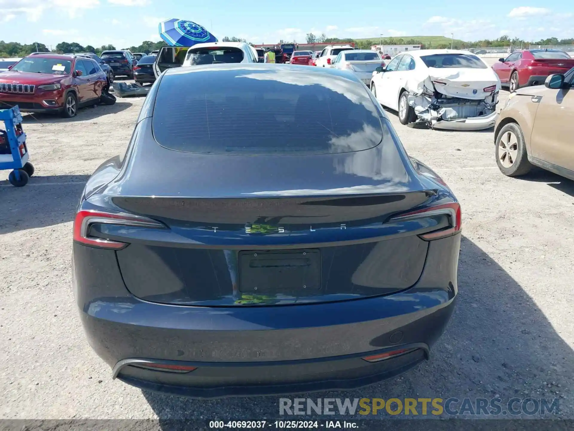 17 Photograph of a damaged car 5YJ3E1EA5RF728692 TESLA MODEL 3 2024