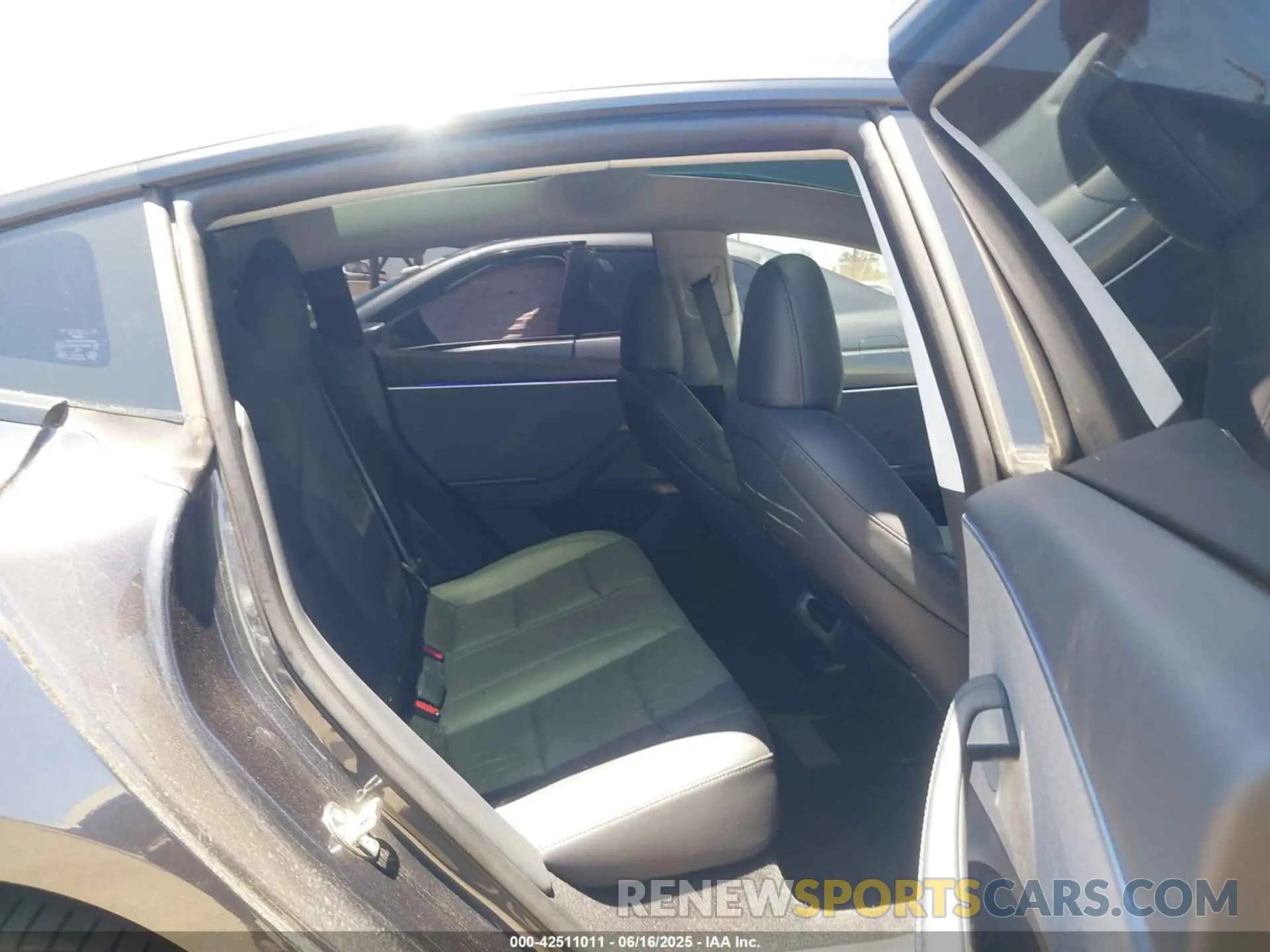 8 Photograph of a damaged car 5YJ3E1EA5RF754824 TESLA MODEL 3 2024