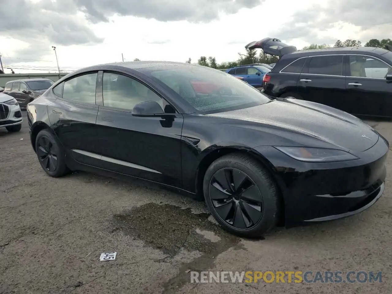 4 Photograph of a damaged car 5YJ3E1EA5RF860464 TESLA MODEL 3 2024