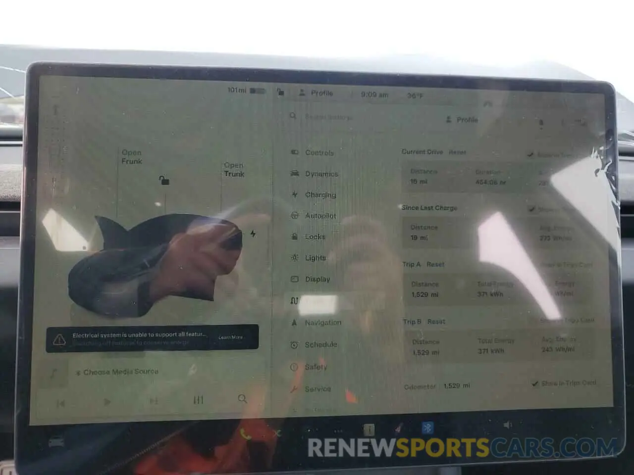 9 Photograph of a damaged car 5YJ3E1EA6RF864393 TESLA MODEL 3 2024